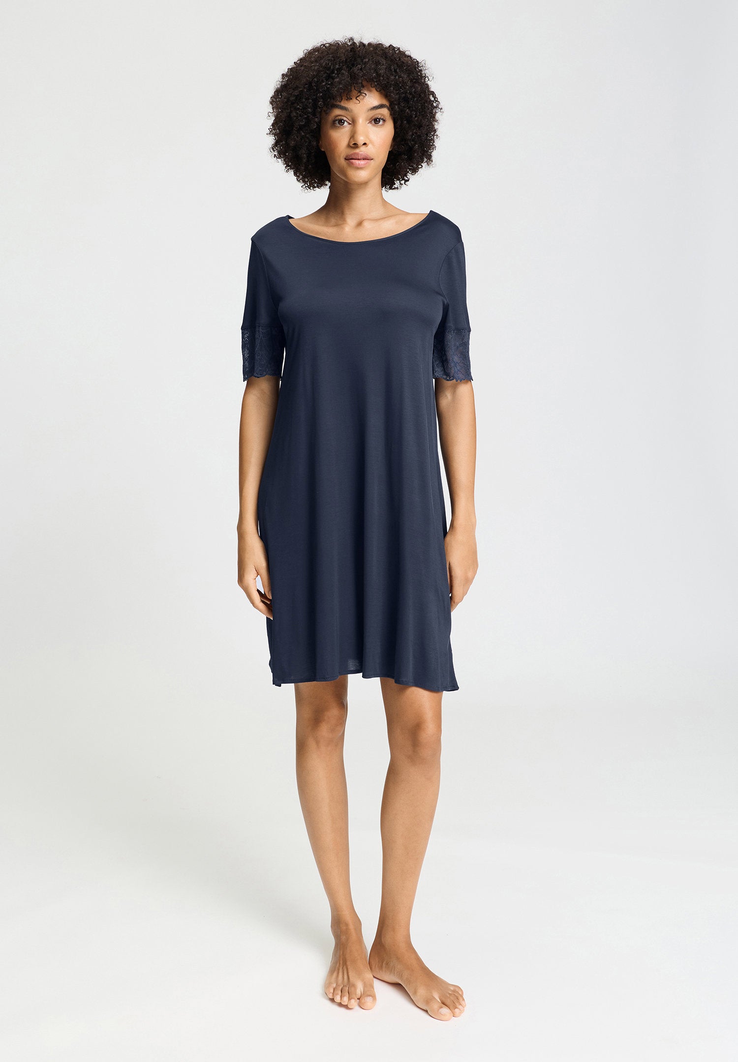 hanro-azelia-nachthemd-damen-deep-navy-tencel-spitze image 2