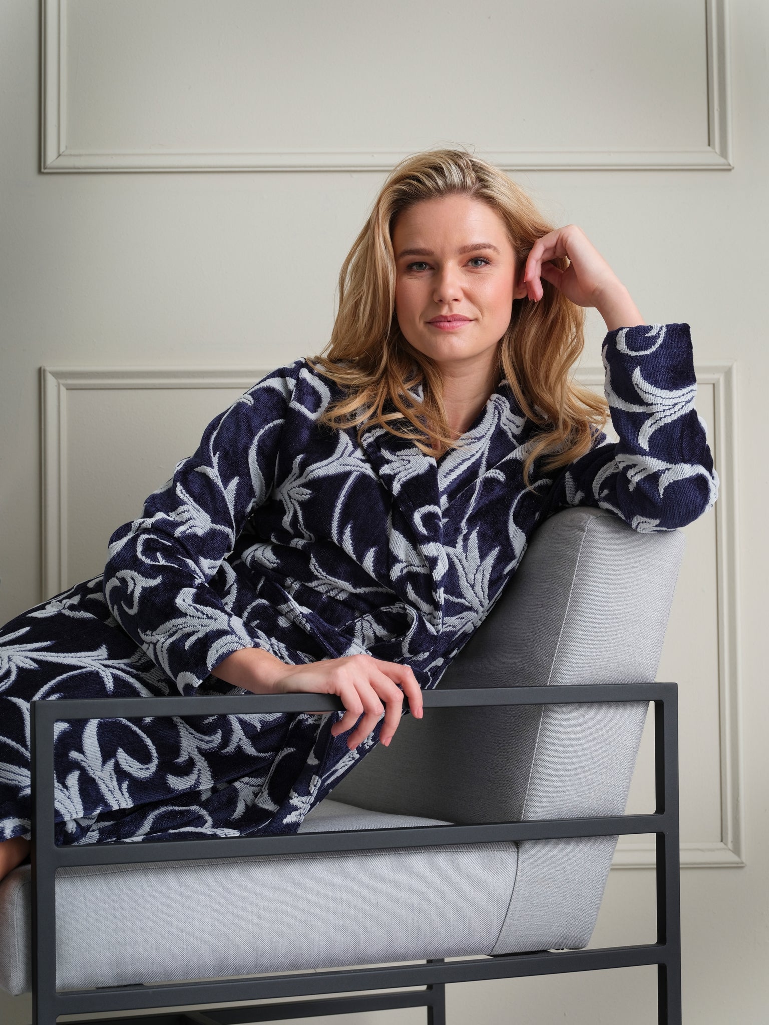 pastunette-premium-luxe-morgenmantel-dunkelblau-baumwolle image 3