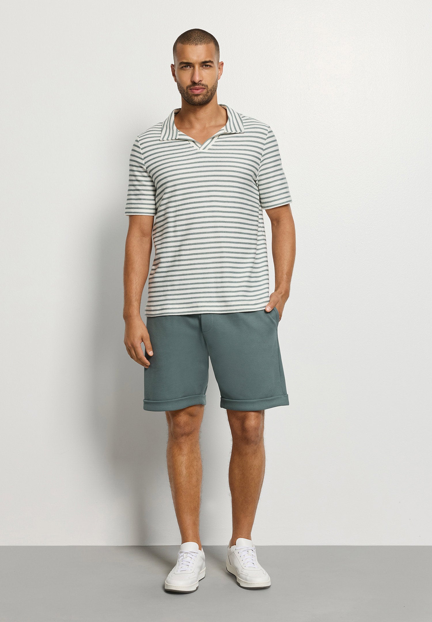 hanro-travelwear-v-neck-t-shirt-herren-gr-n-gestreift image 5