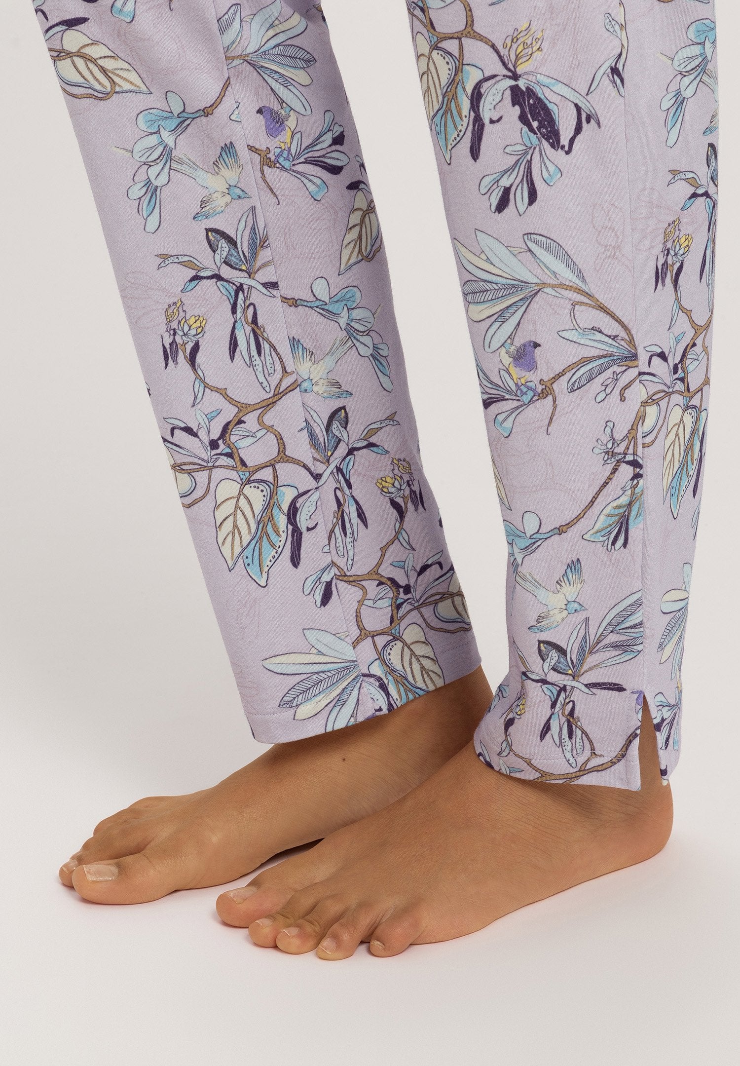 hanro-sleep-lounge-hose-lang-secret-garden-modal image 7