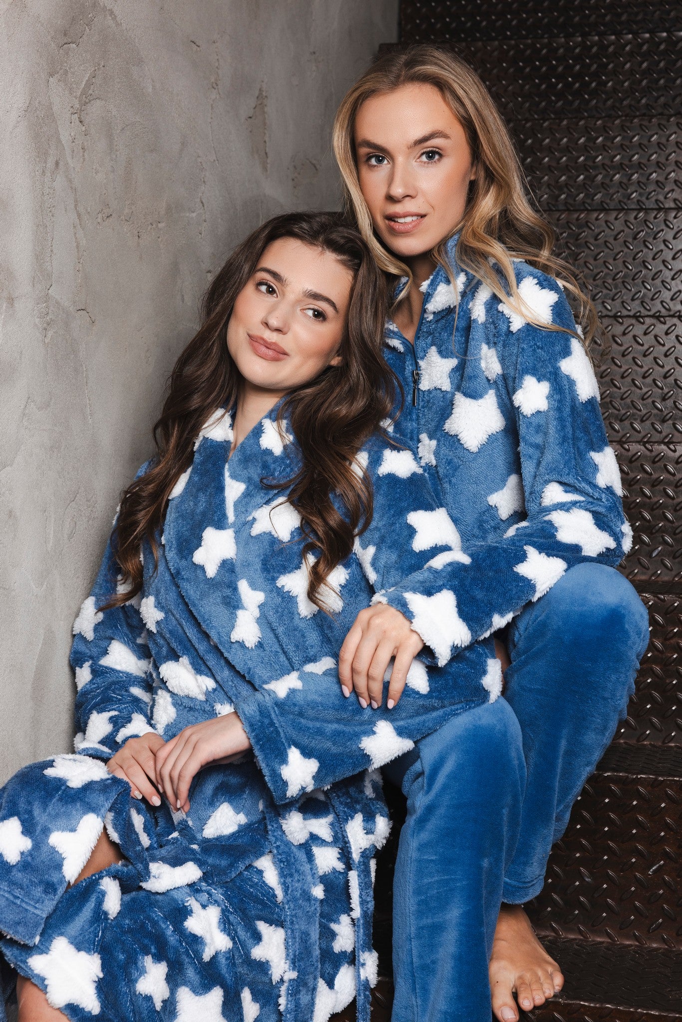 myrebelle-starry-nights-hausanzug-fleece-blau-sterne image 3