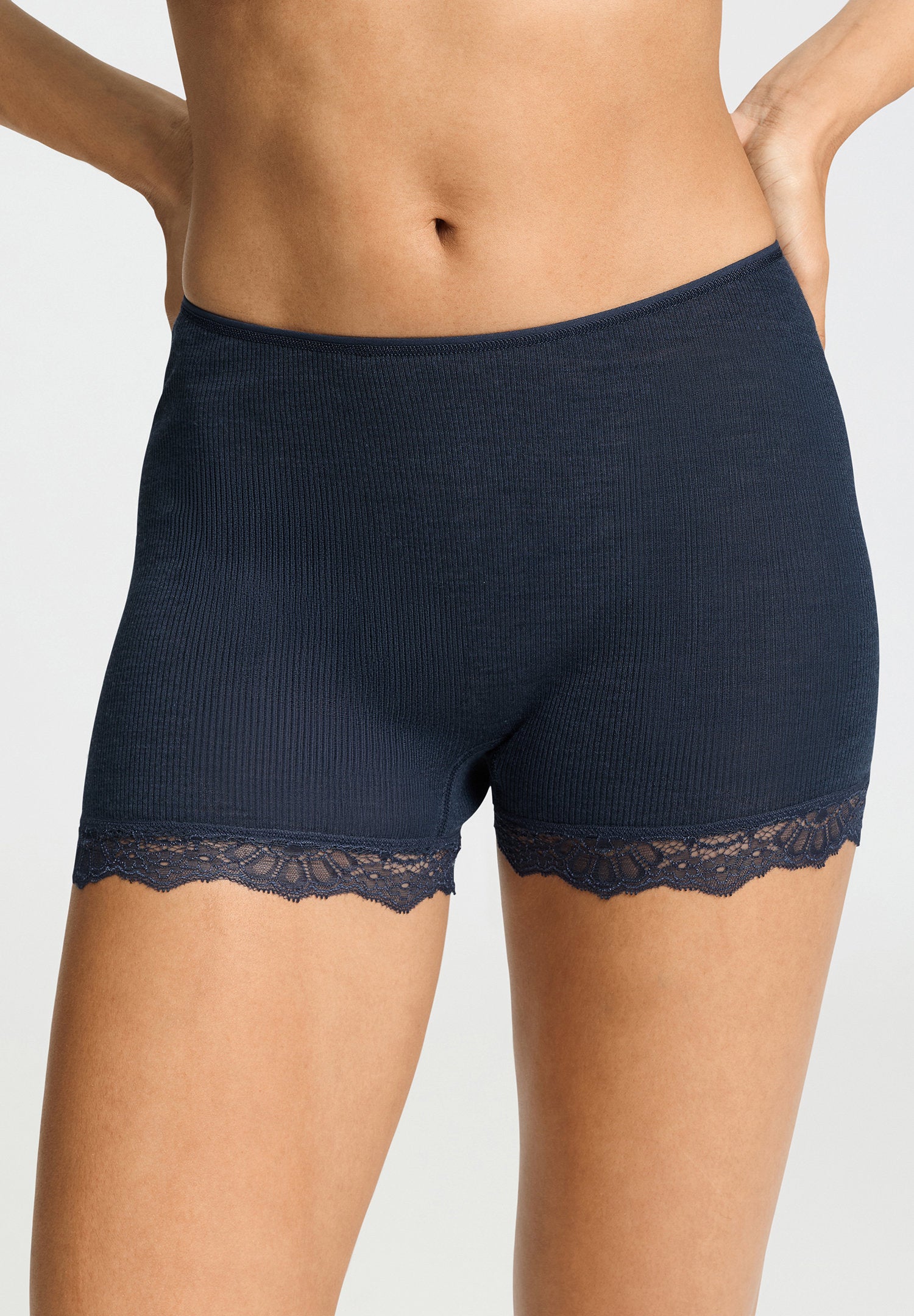 hanro-woolen-lace-panty-deep-navy-merino-seide image 2