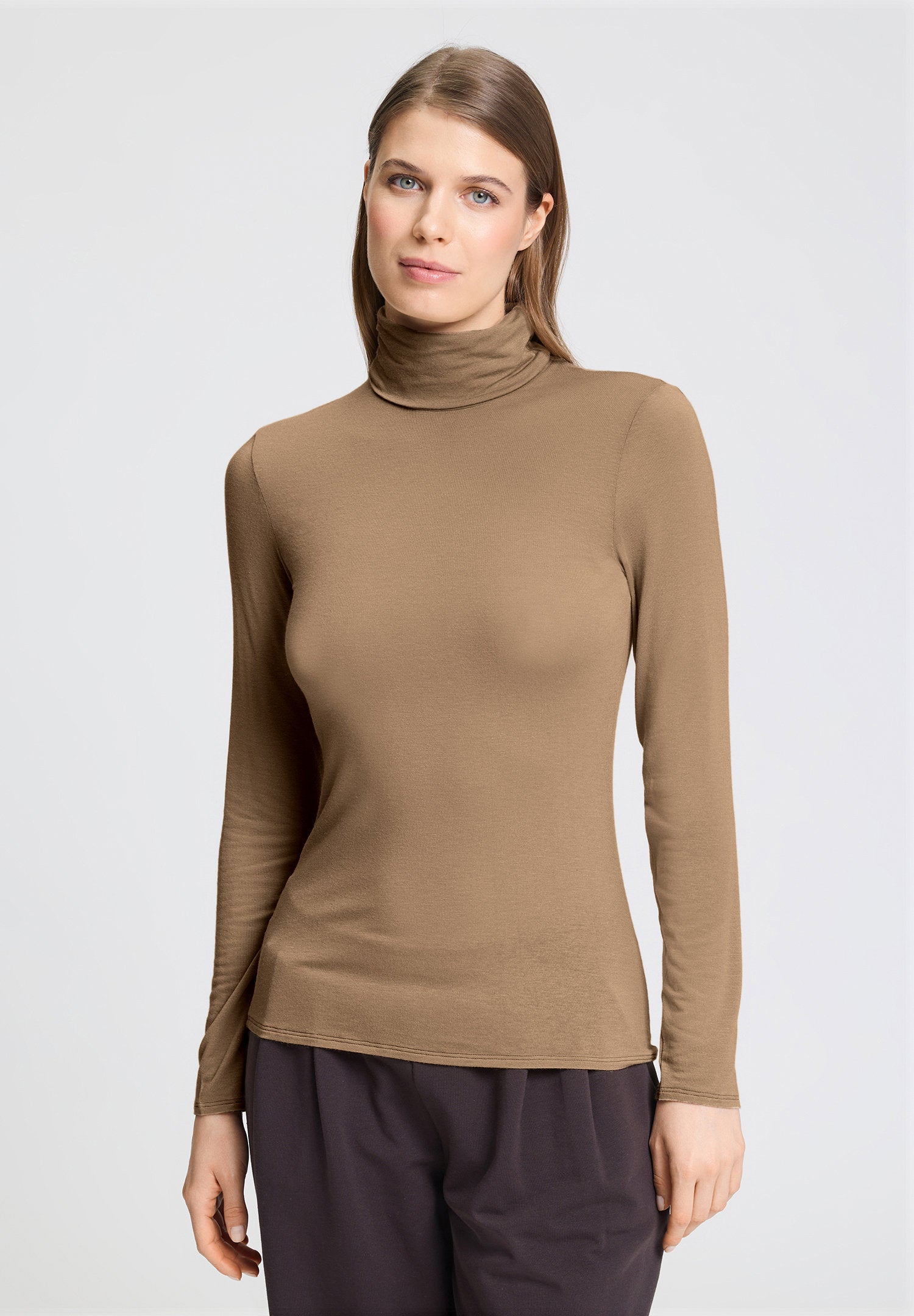 hanro-ultralight-turtle-neck-shirt-rolli-suede-camel-merino image 3
