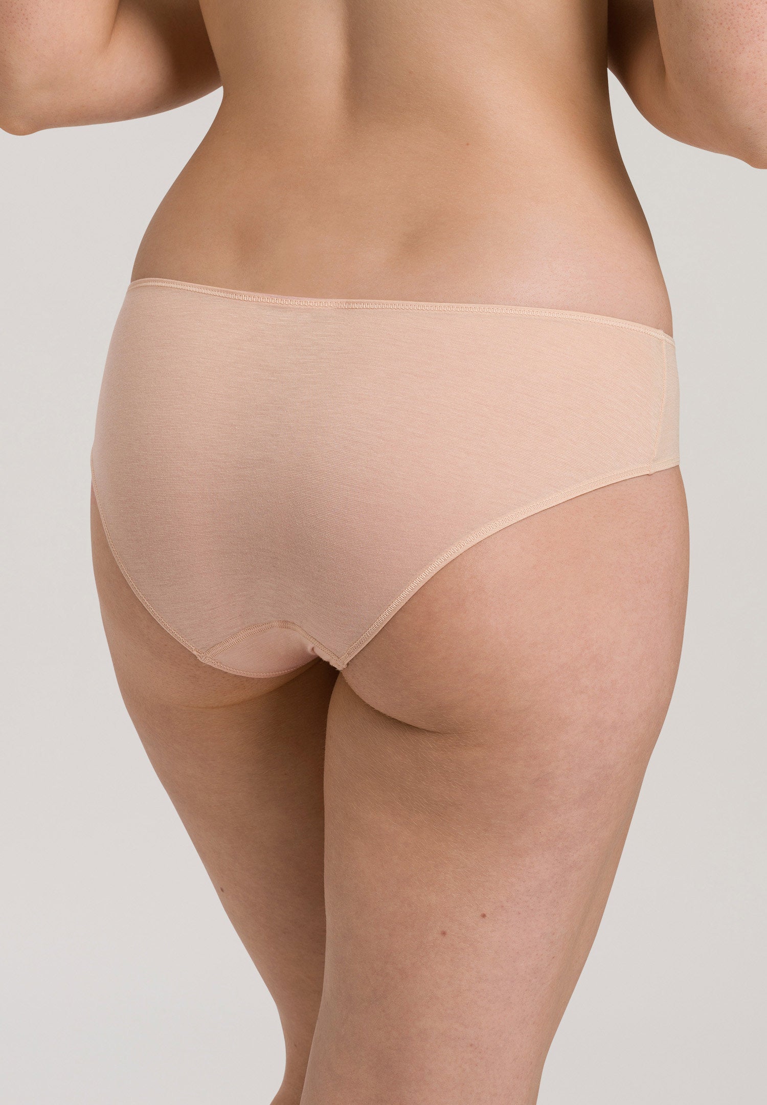 hanro-ultralight-midi-brief-slip-damen-beige-pima-baumwolle image 4