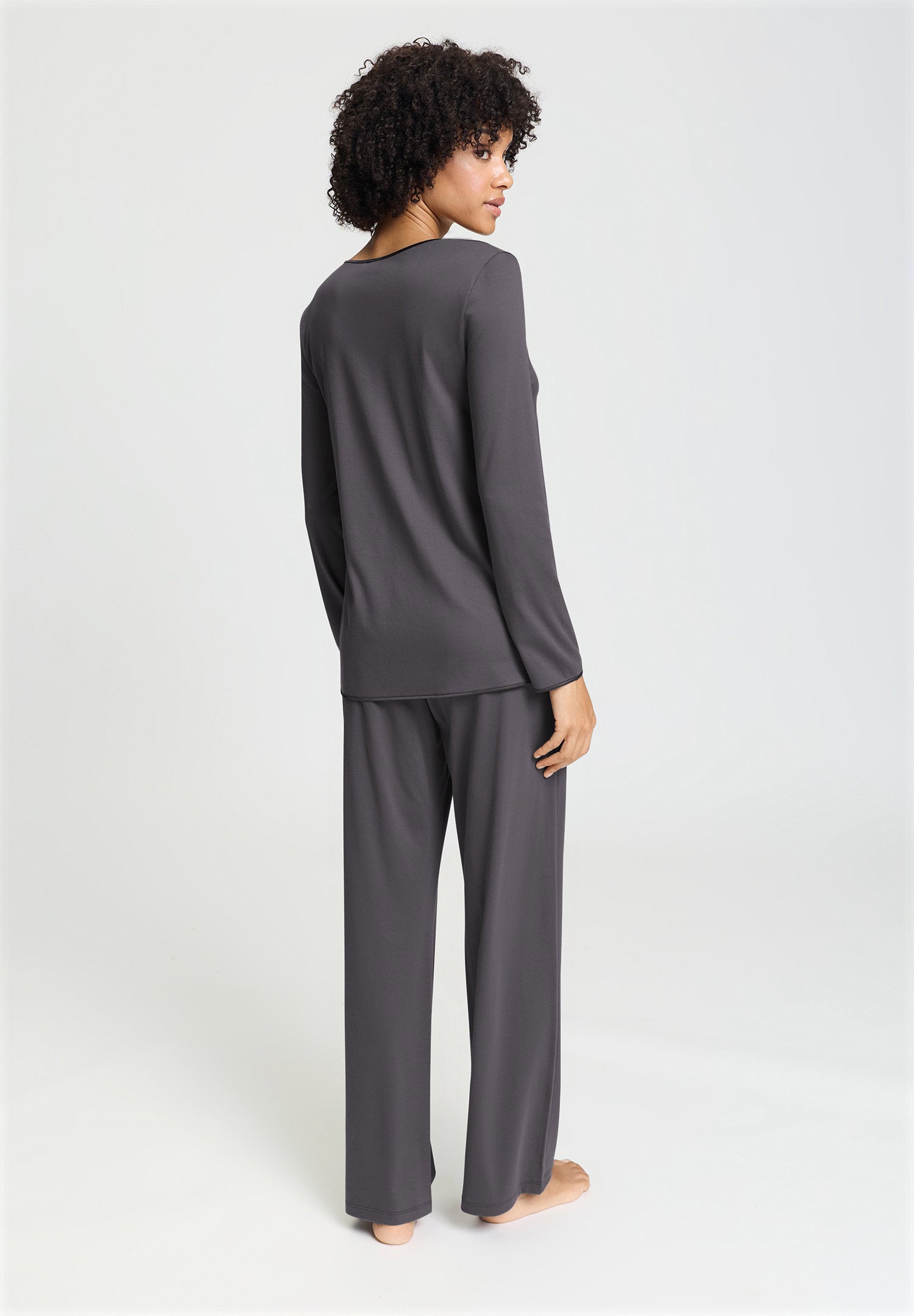 hanro-cotton-silk-pyjama-langarm-boulevard-seide image 4