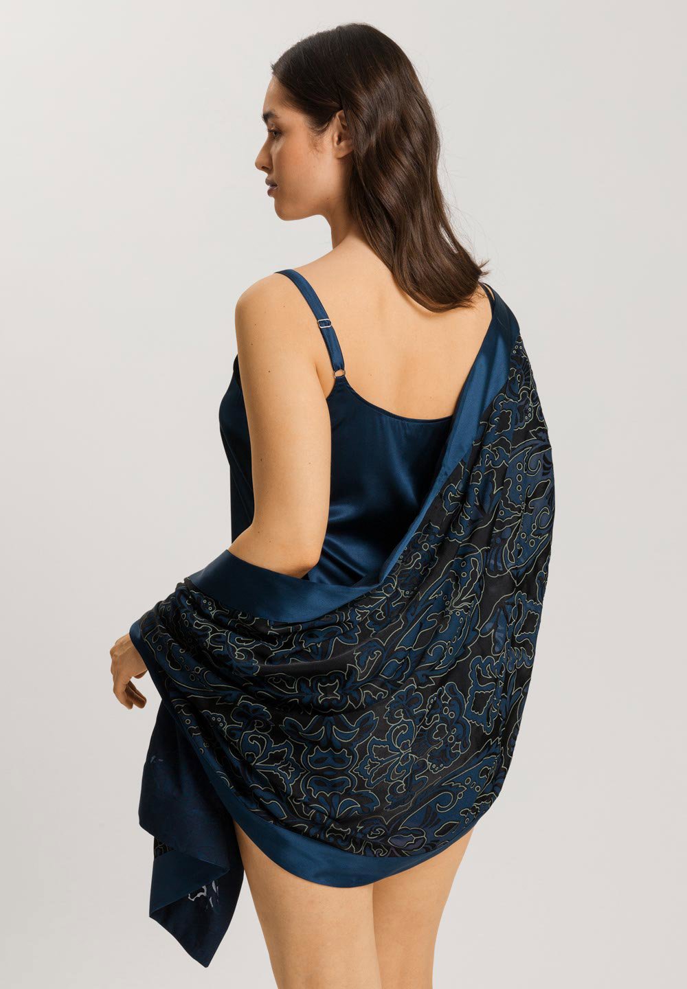 hanro-accessories-schal-078852-sheer-damask-mit-seide image 4