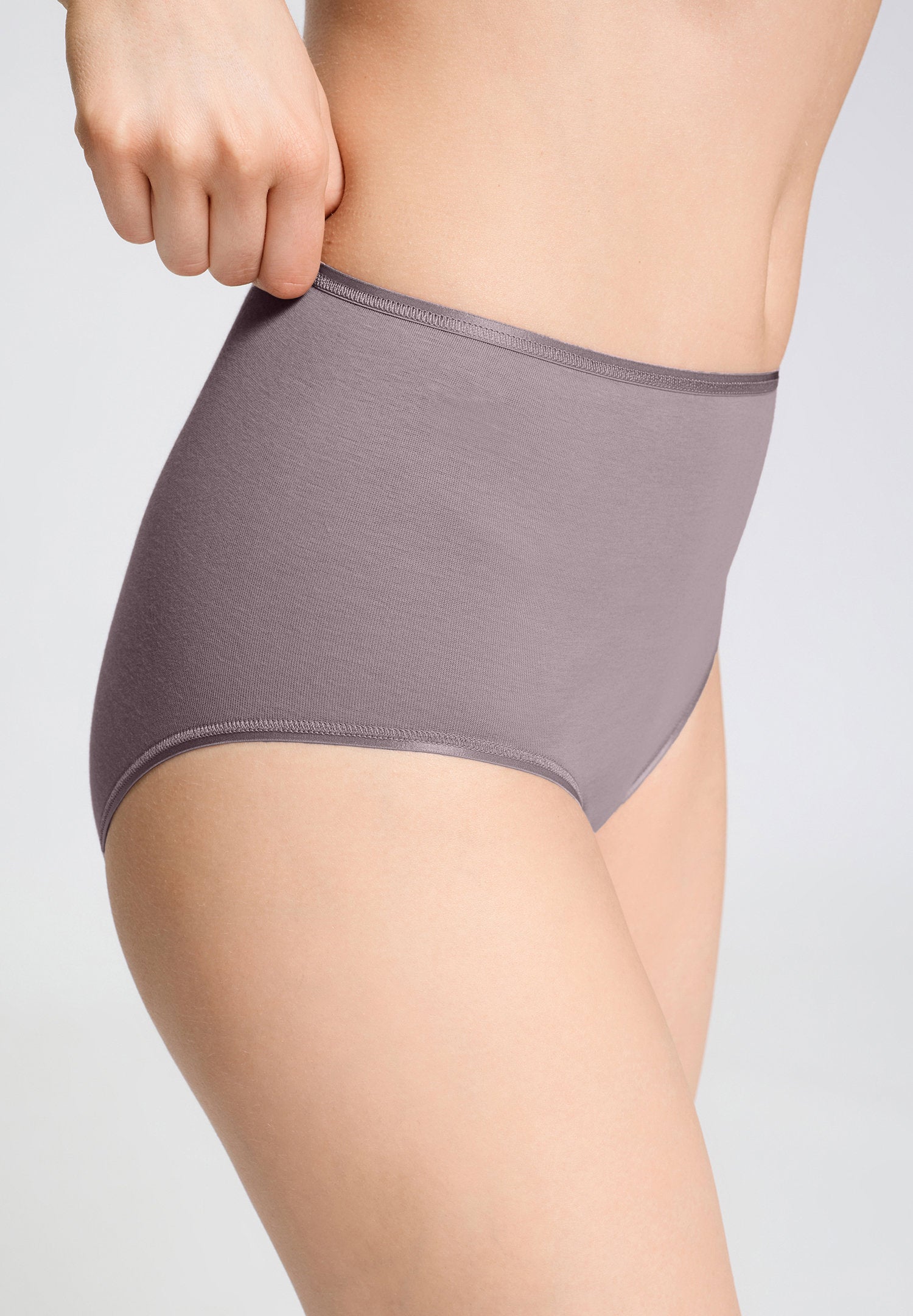 hanro-cotton-seamless-maxi-briefs-071625-stormy-rose-baumwolle image 6