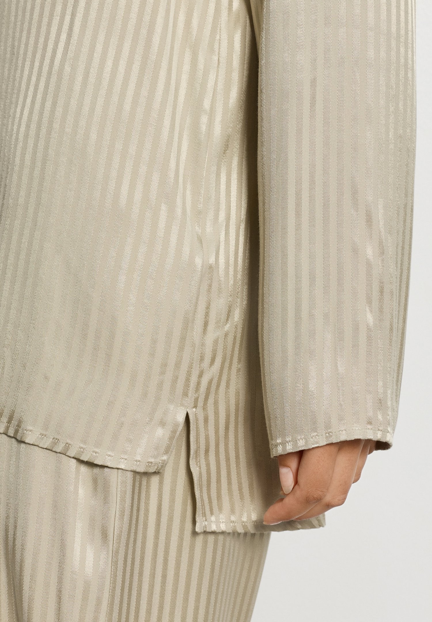 hanro-sleep-lounge-074857-bigshirt-olive-stem-viskose image 6