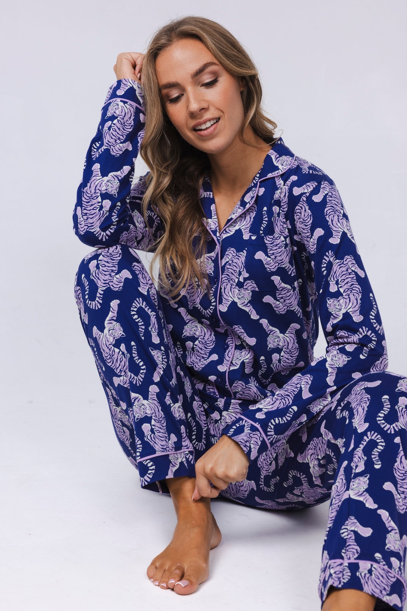 rebelle-tiger-star-pyjama-lila-bio-baumwolle-knopf image 5