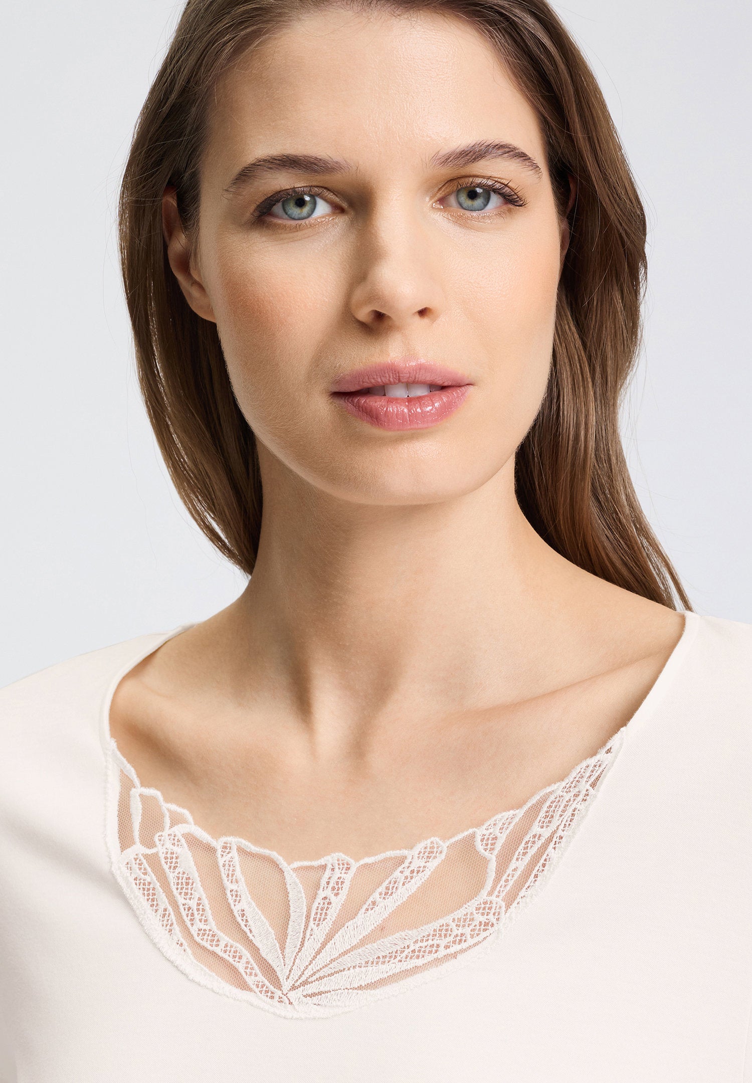 hanro-rosaria-nachthemd-130cm-off-white-stickerei image 5