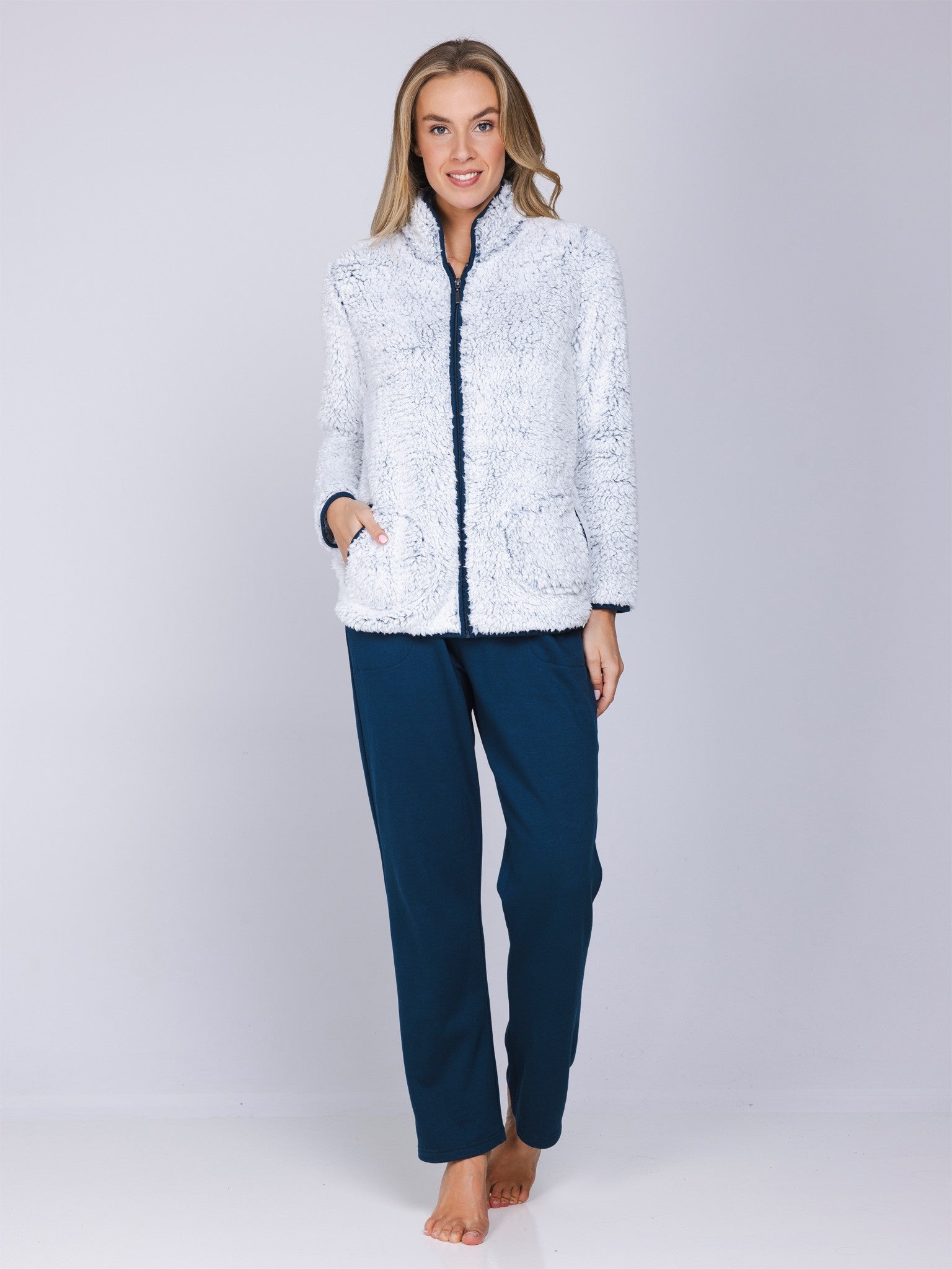 pastunette-nordic-bloom-hausanzug-blau-teddy-fleece image 4