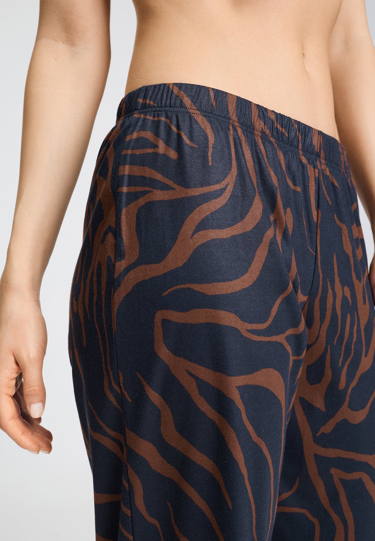 hanro-loungy-nights-long-pants-pyjamahose-navy-baumwolle image 6