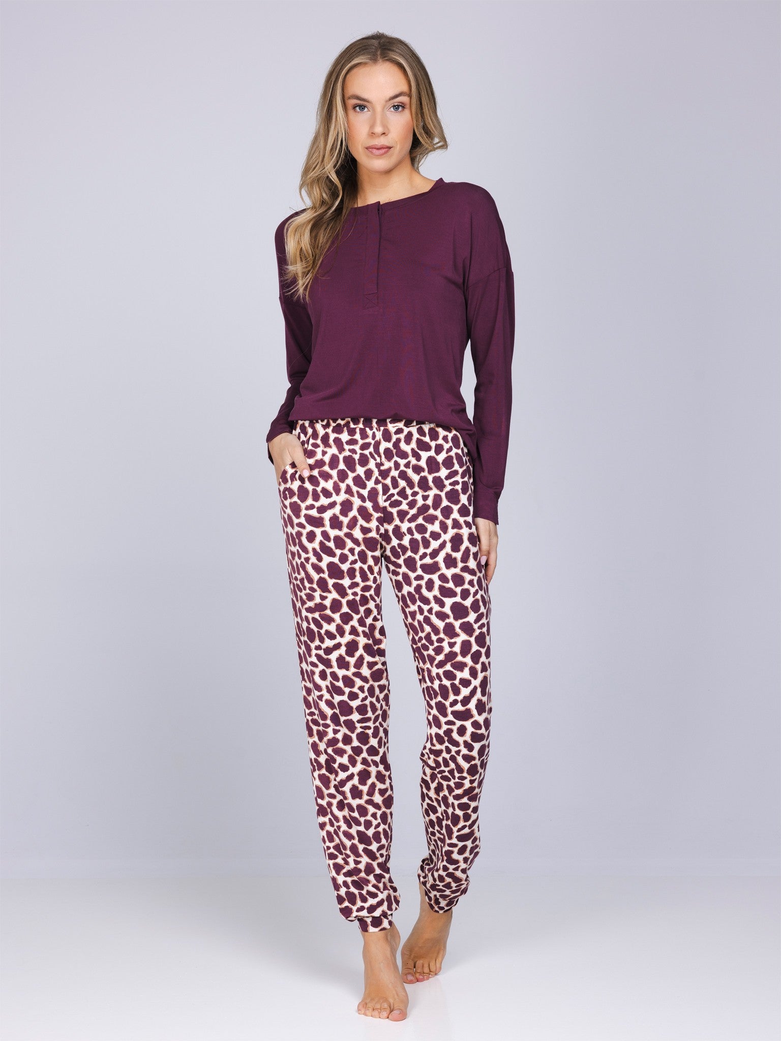pastunette-premium-satin-wild-pyjama-lila-modal-tierprint image 3