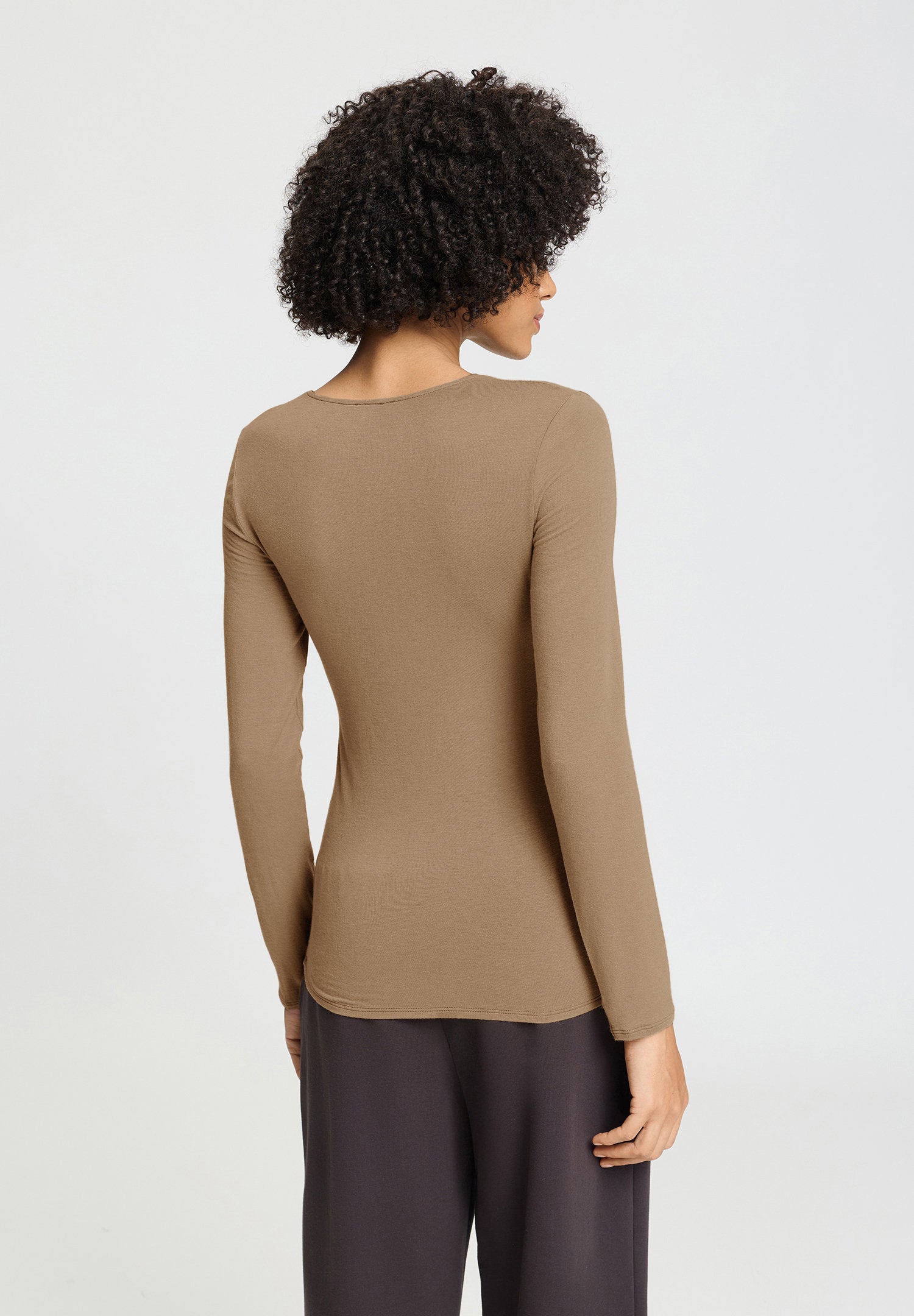 hanro-ultralight-l-slv-shirt-langarmshirt-suede-camel-merinowolle image 4