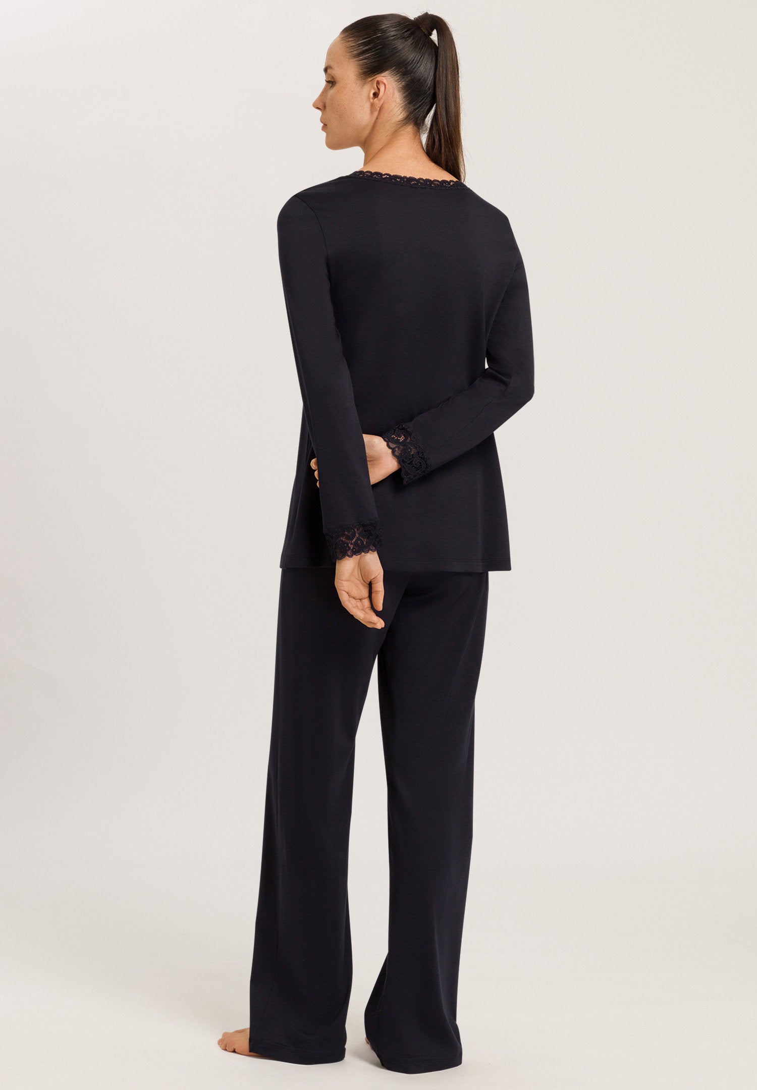 hanro-moments-pyjama-077041-schwarz-baumwolle-spitze image 4