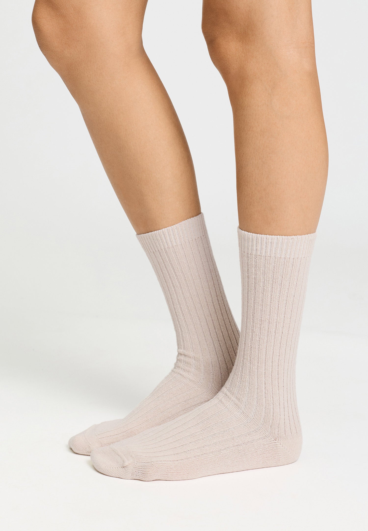 hanro-accessories-socks-light-linen-kaschmir-socken image 4