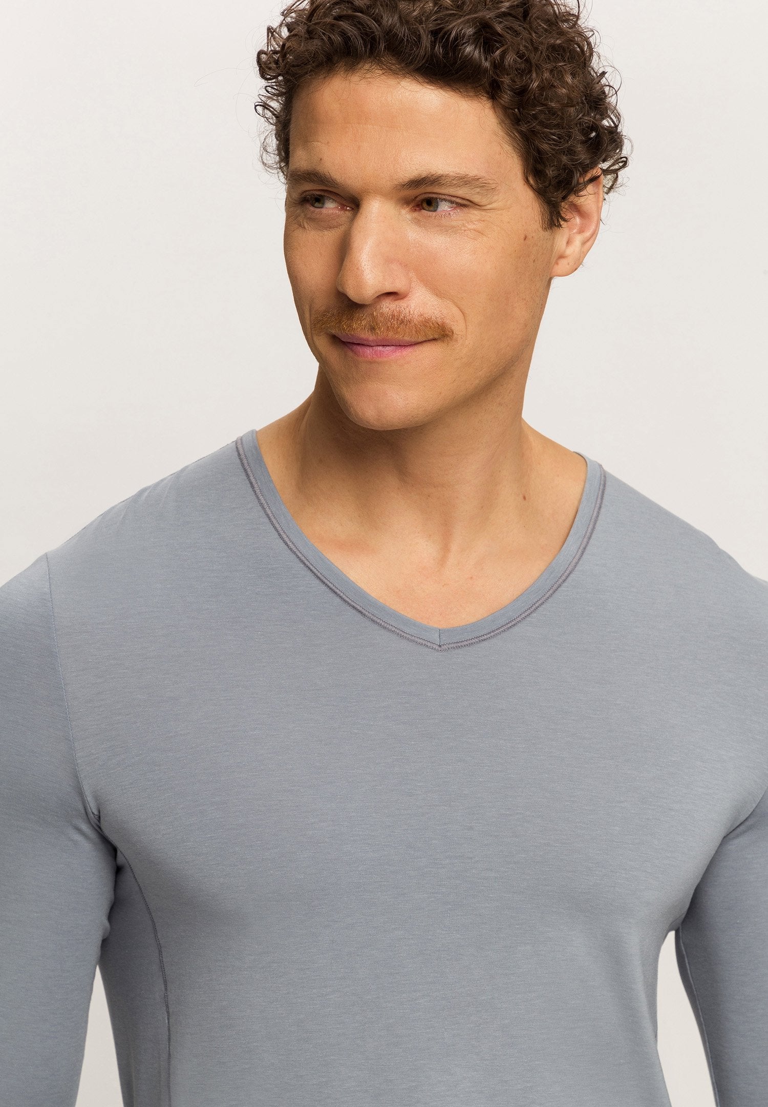 hanro-natural-function-langarm-shirt-cliff-grey-tencel-herren image 6