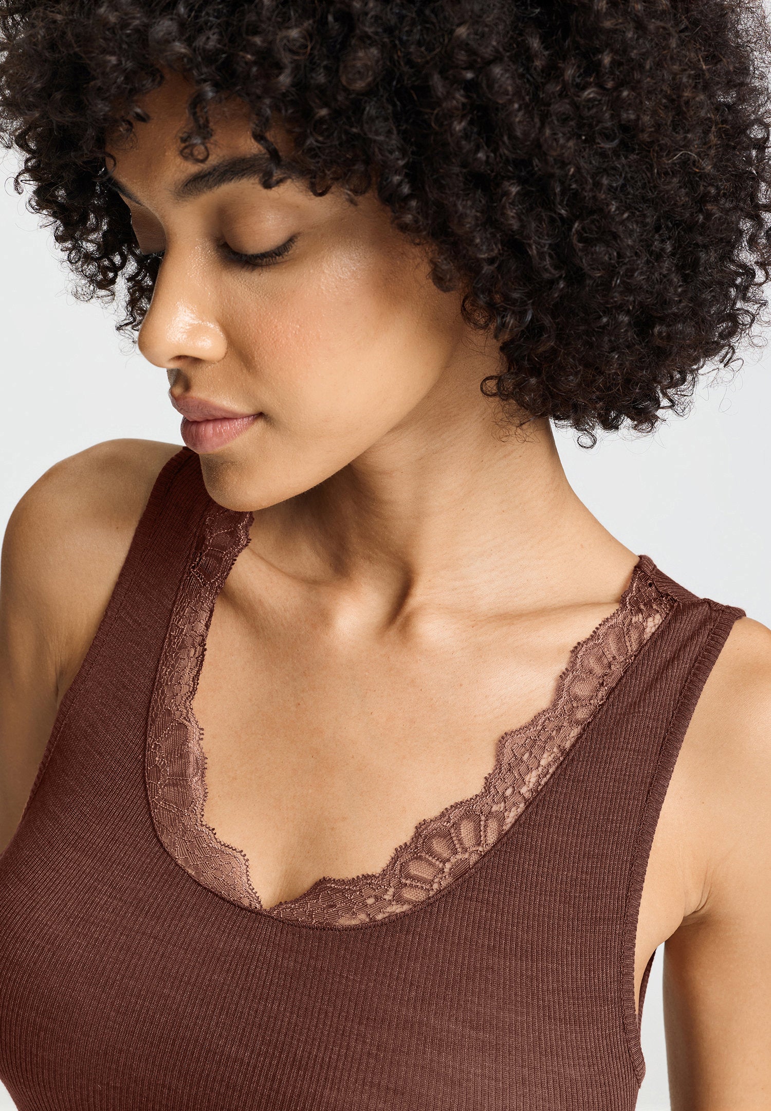 hanro-woolen-lace-tank-top-cinnamon-merino-seide image 6