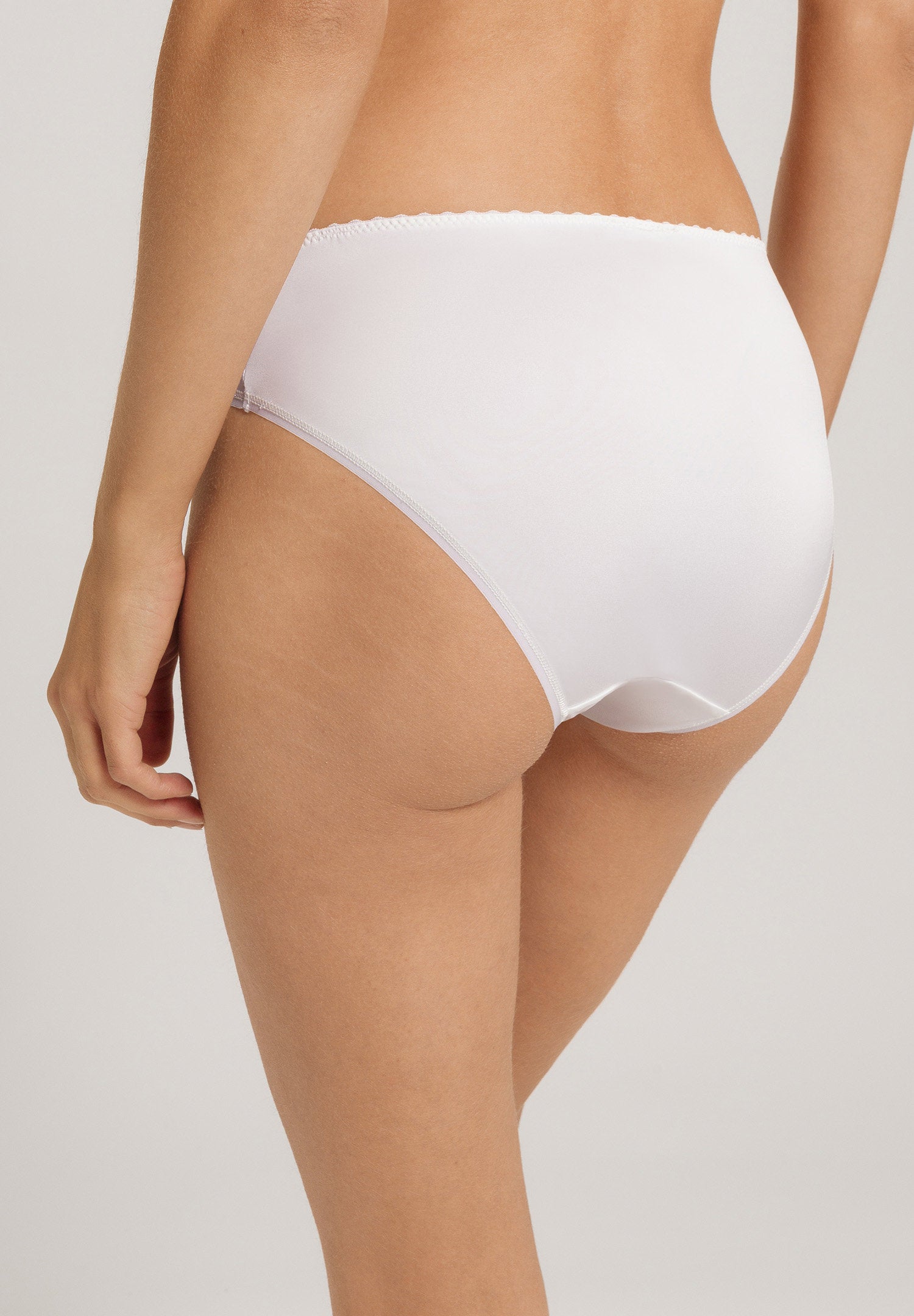 hanro-satin-deluxe-mini-briefs-slip-off-white-viskose image 4