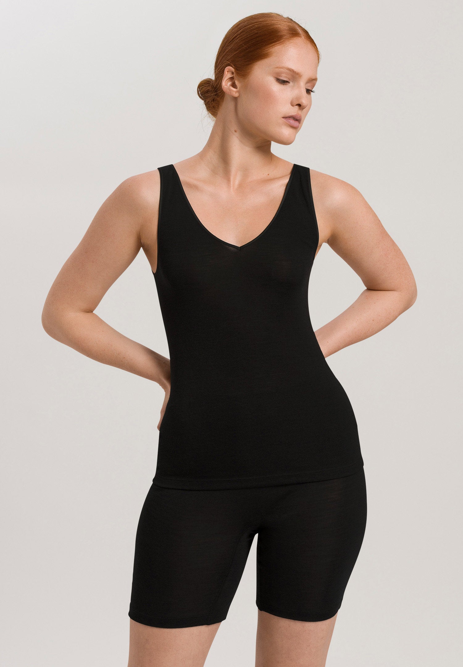 hanro-woolen-silk-tank-top-schwarz-wolle-seide-nahtlos image 2