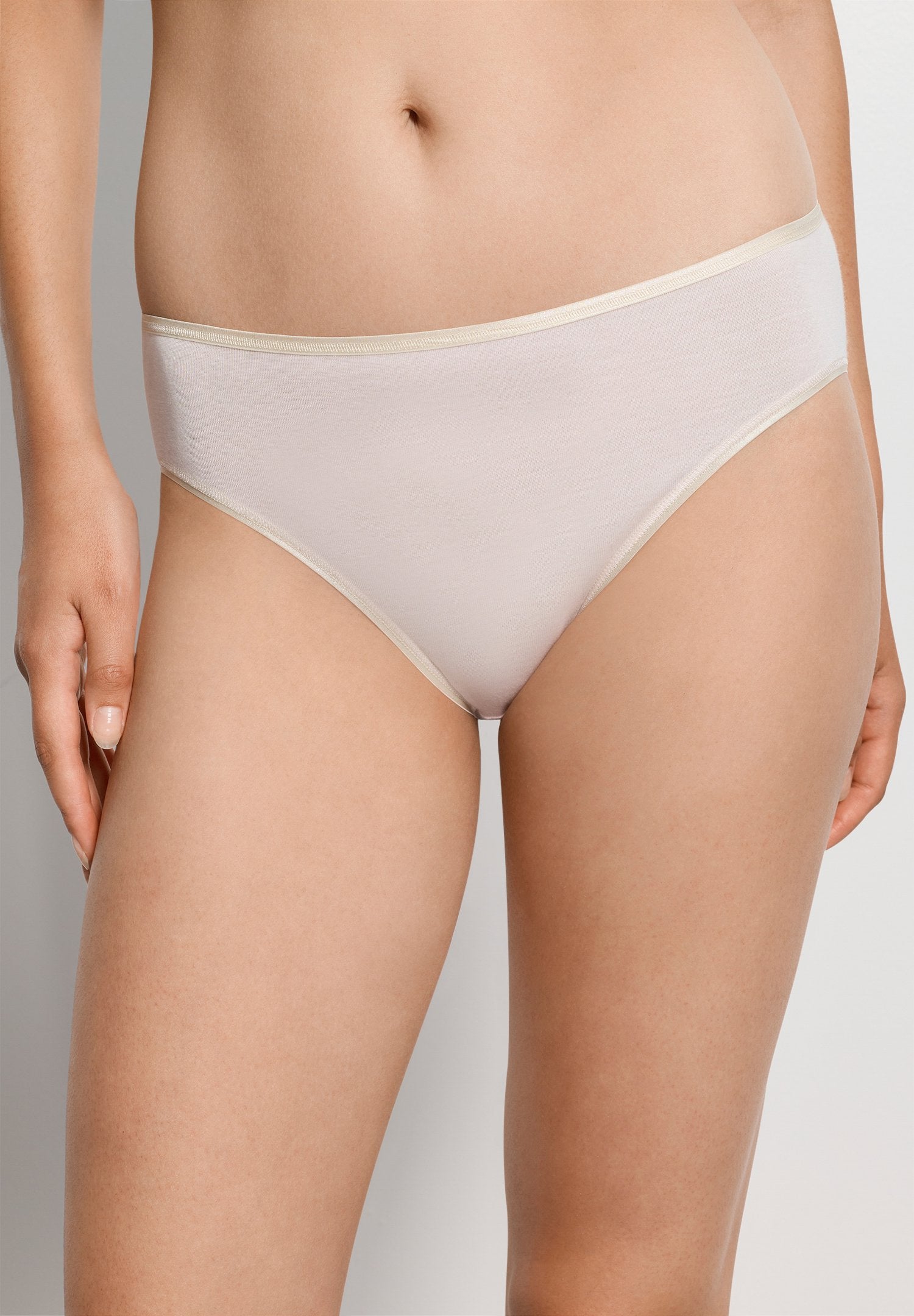 hanro-cotton-seamless-midi-slip-honeydew-baumwolle-midi image 2