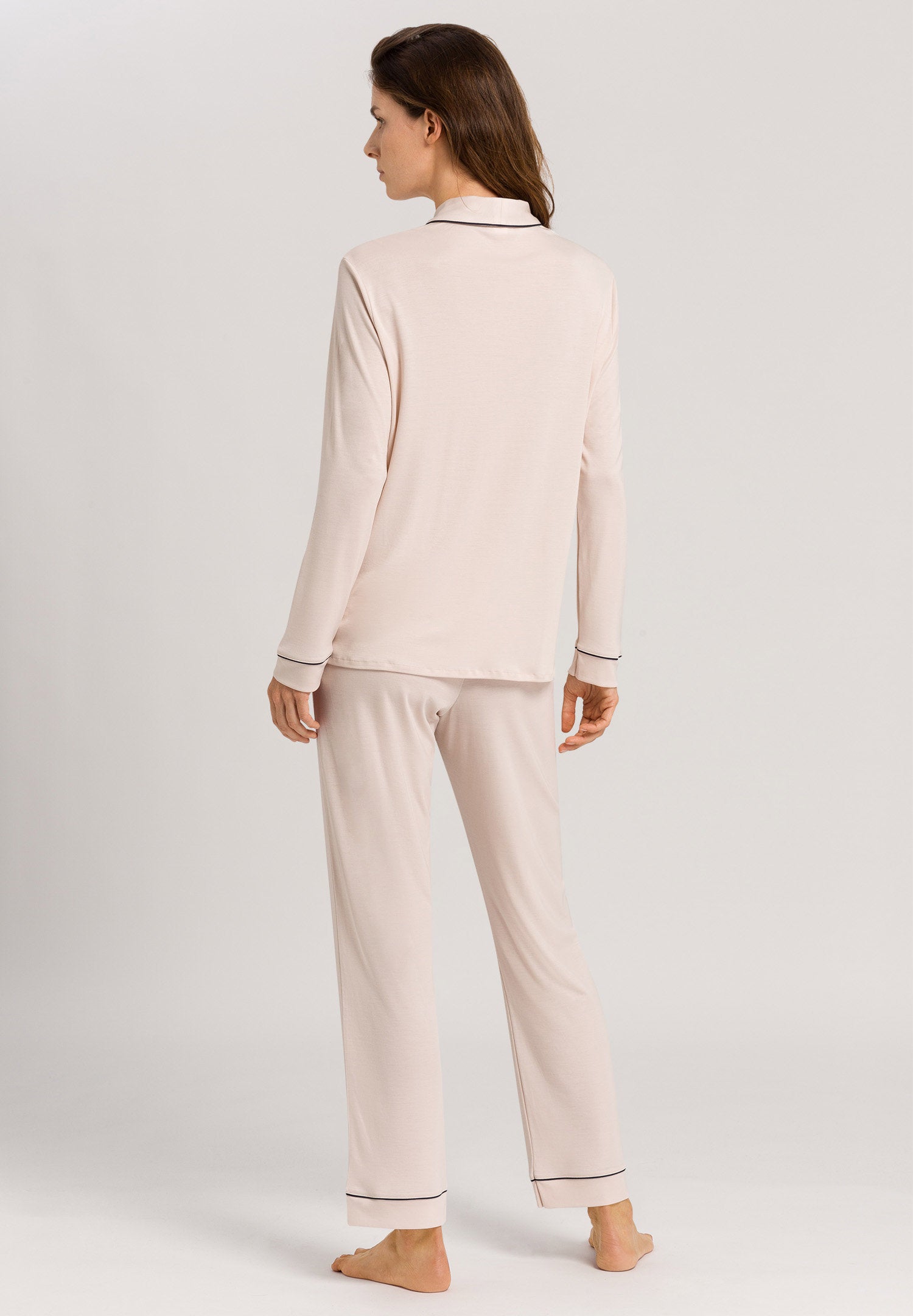 hanro-natural-comfort-langarm-pyjama-almond-tencel-damen image 4
