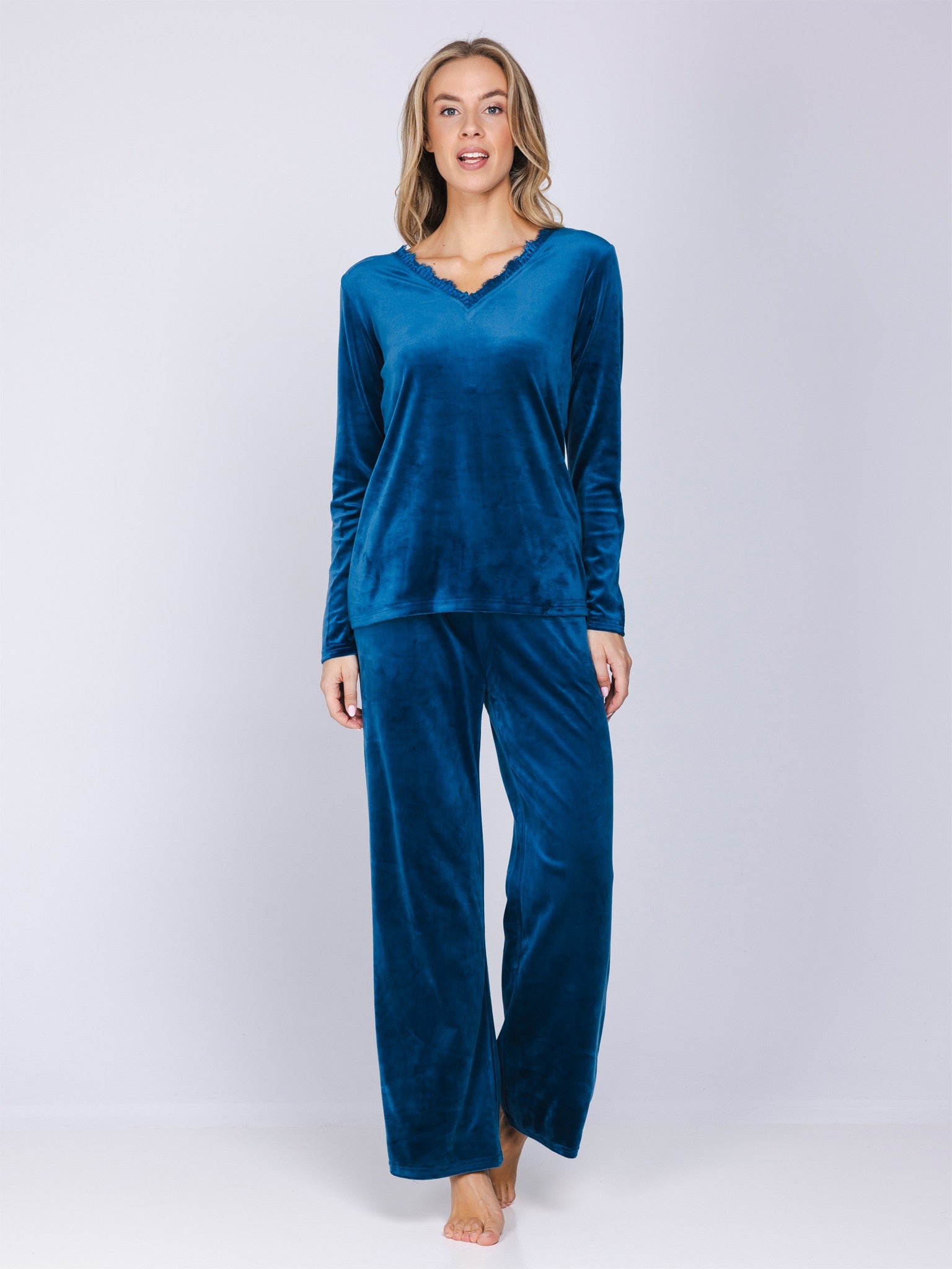 pastunette-premium-blue-mirage-pyjama-blau-velours-spitze image 4