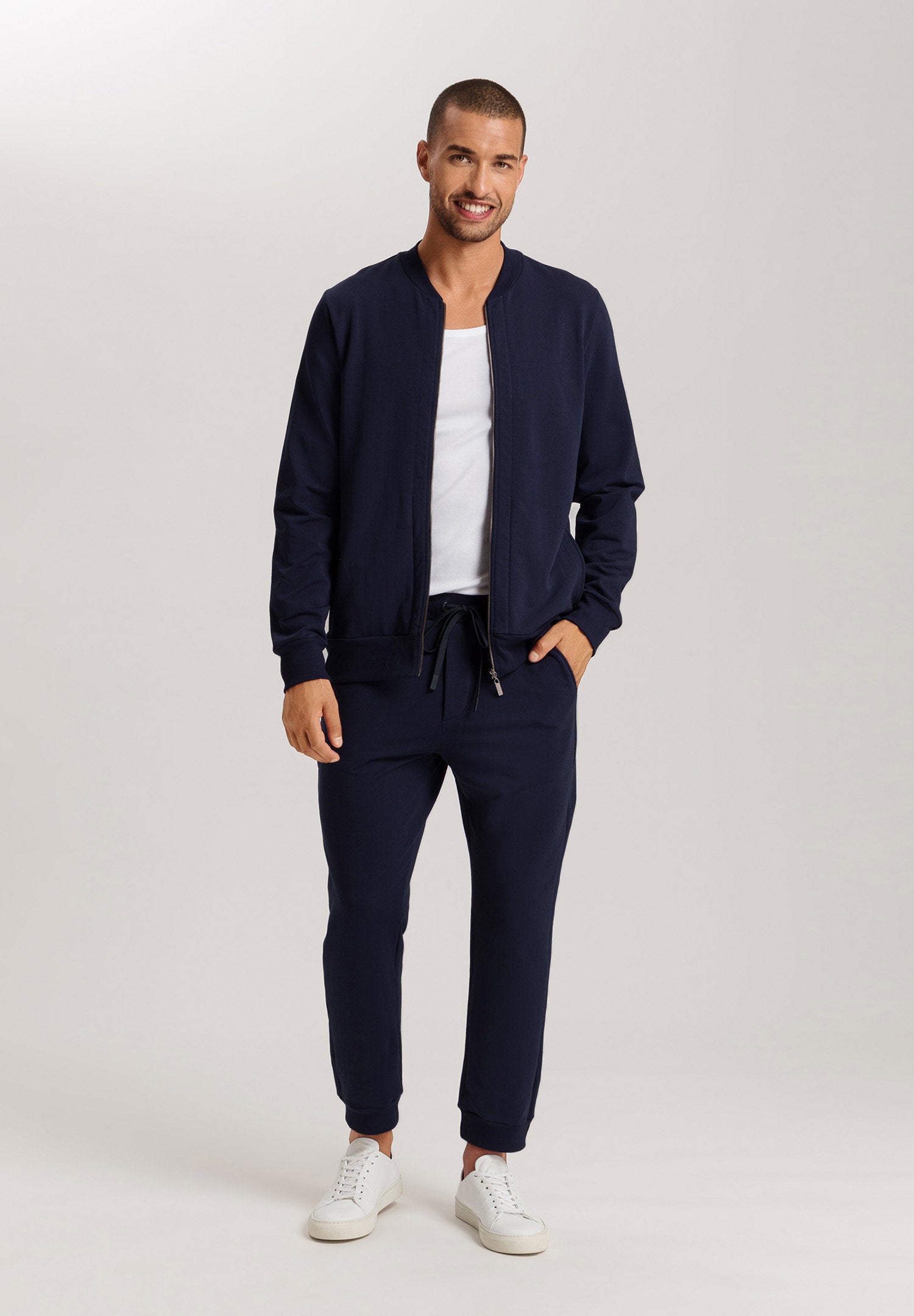 hanro-natural-living-sweathose-bio-baumwolle-deep-navy image 5