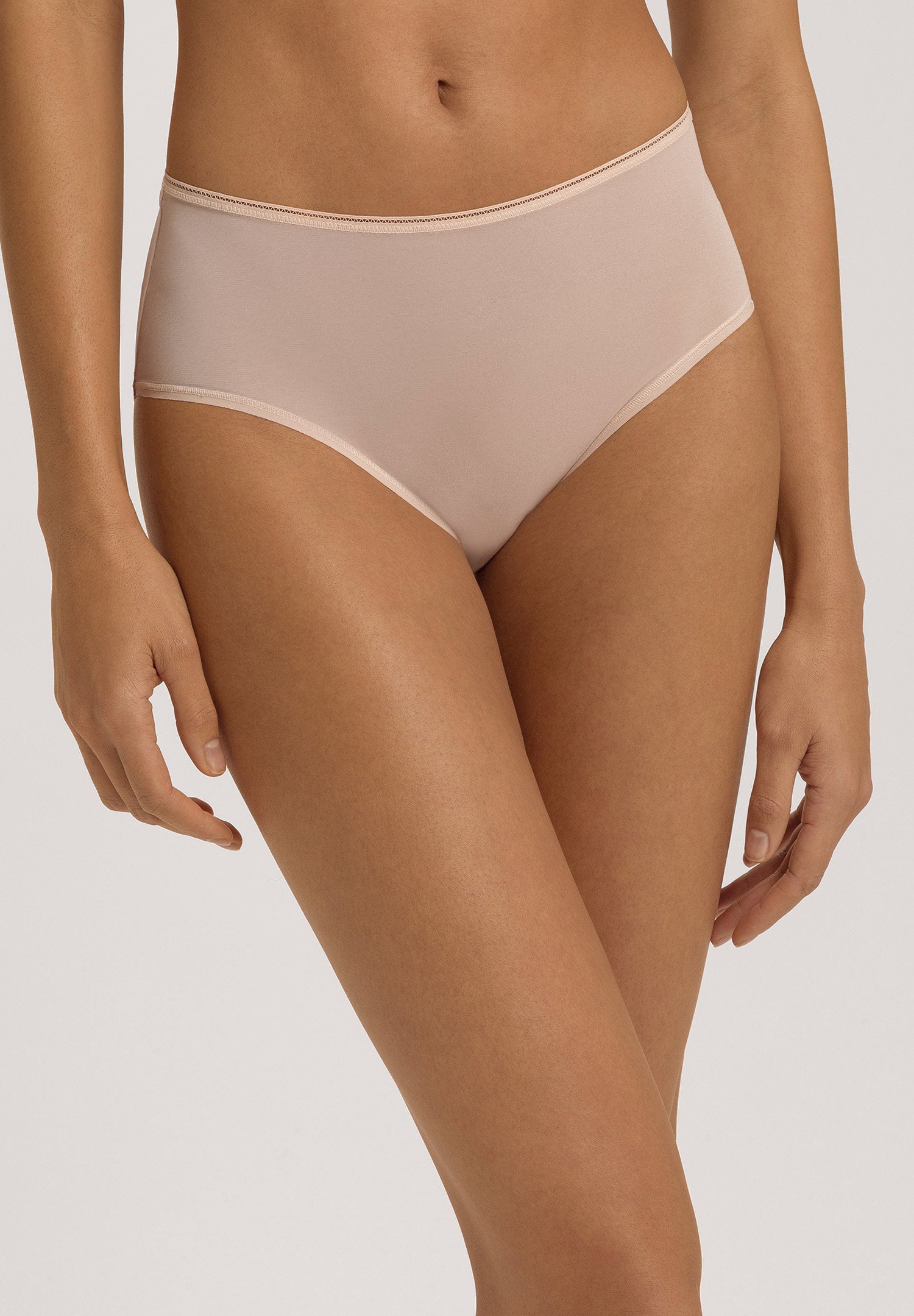 hanro-smooth-illusion-maxi-briefs-slip-beige-t-ll image 2