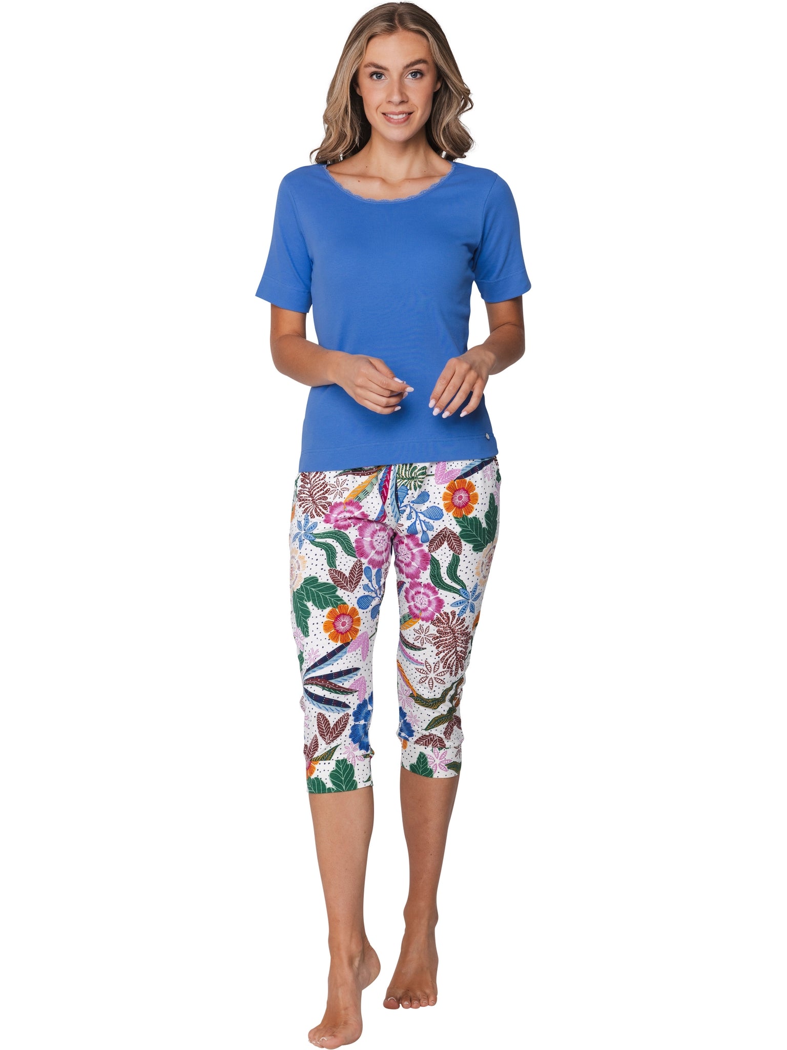 pastunette-myrebelle-tropic-blush-pyjama-blau-blumen-3-4-hose image 4