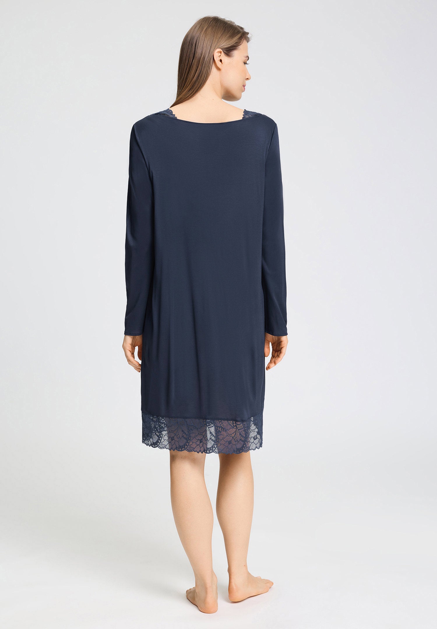 hanro-azelia-074703-nachthemd-deep-navy-langarm-tencel image 5