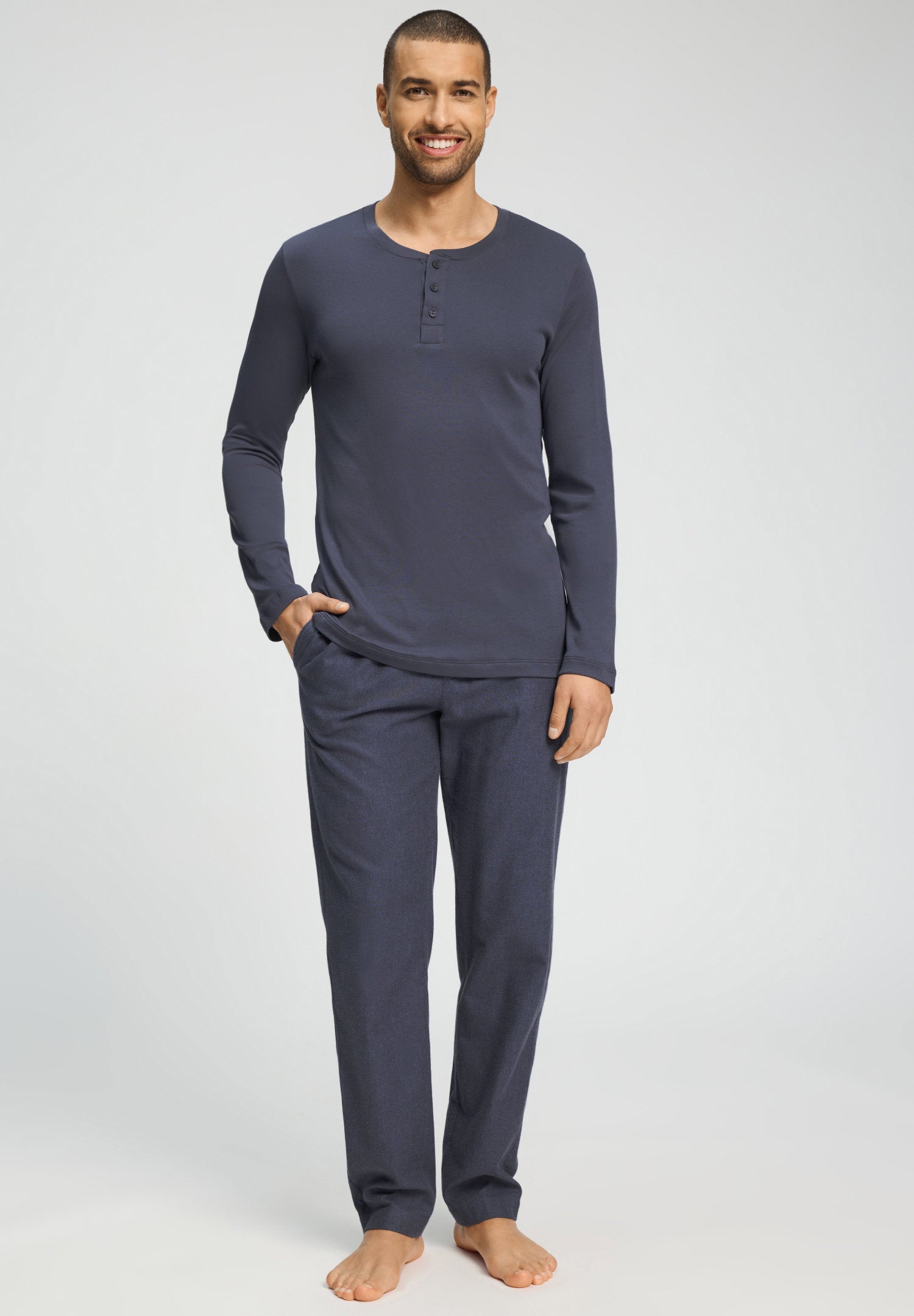 hanro-cozy-comfort-lange-hose-stormy-flannell-flanell image 5
