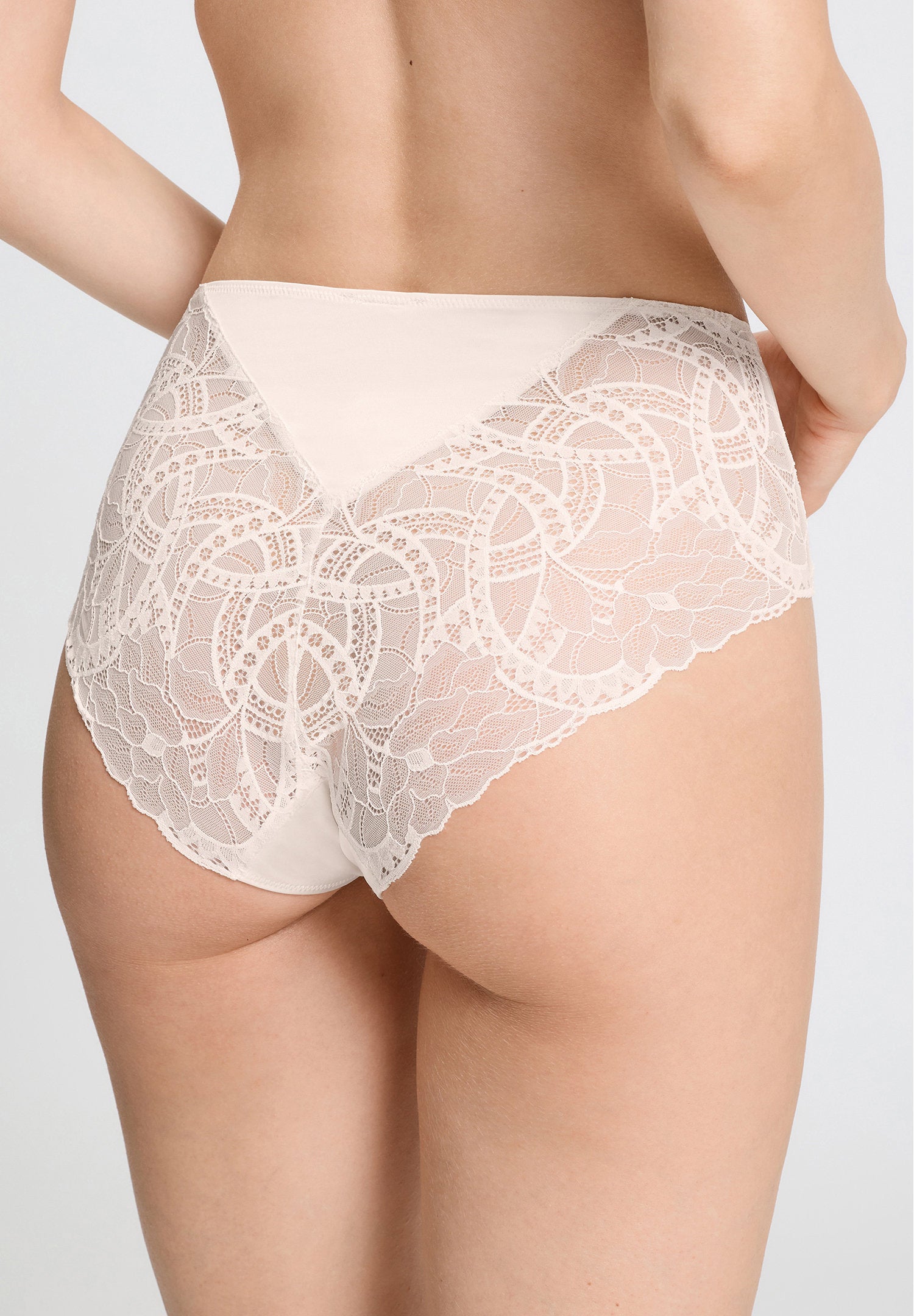hanro-azelia-maxislip-creamy-glass-spitze image 4