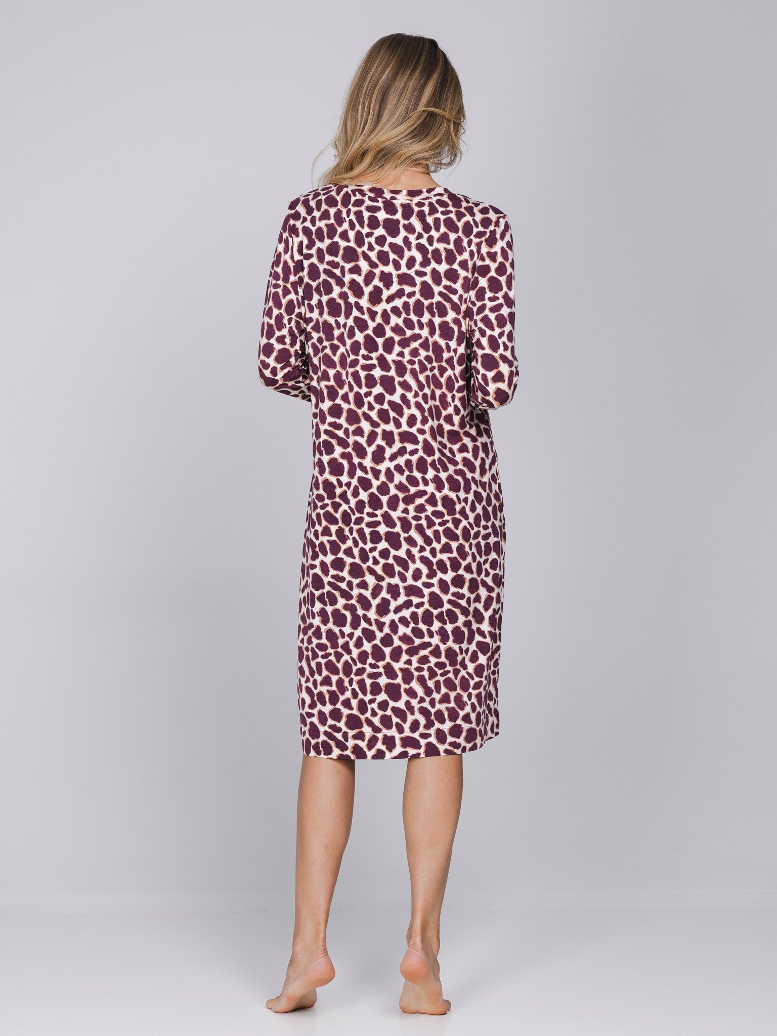 pastunette-premium-satin-wild-nachthemd-lila-animalprint-modal image 4
