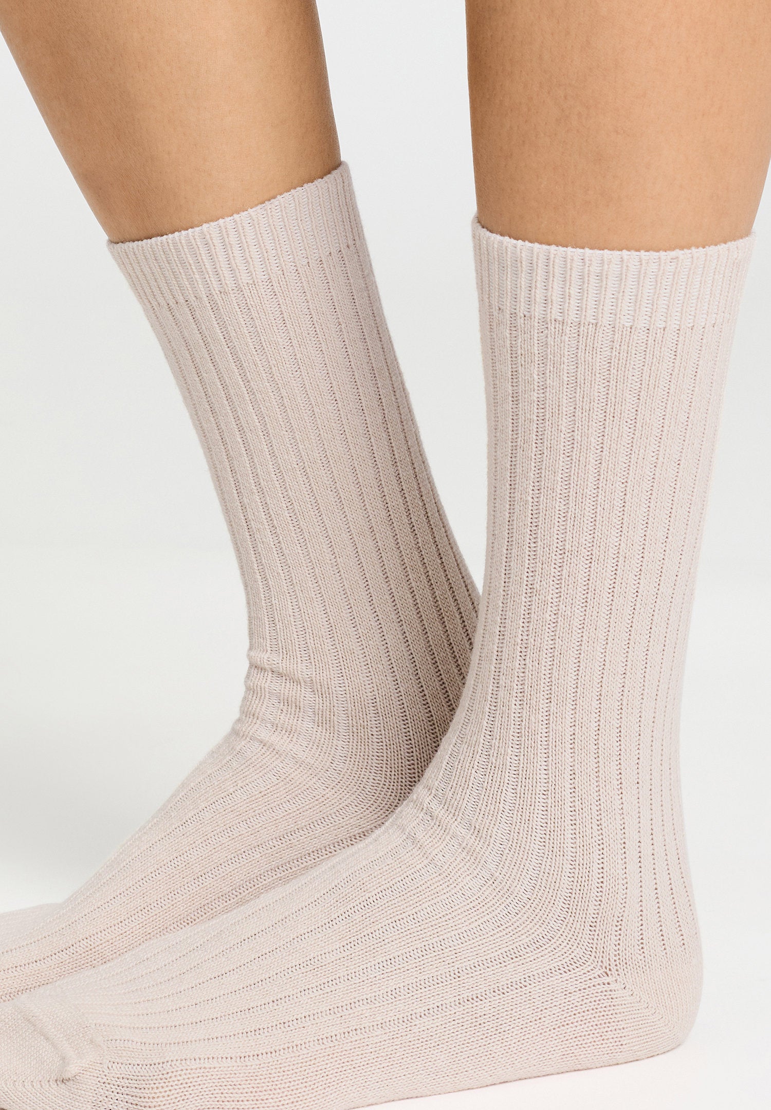 hanro-accessories-socks-light-linen-kaschmir-socken image 6