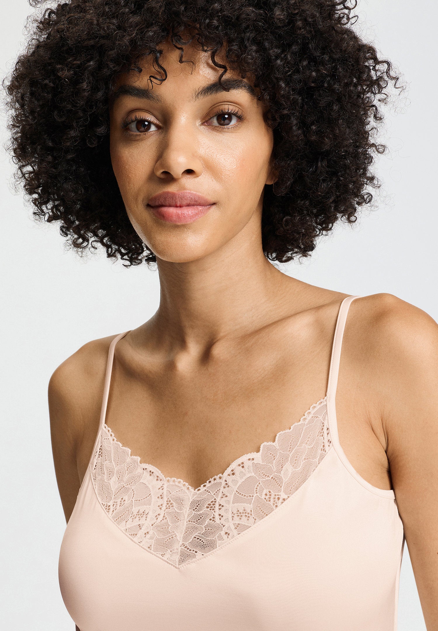 hanro-azelia-spaghetti-top-spitzentop-creamy-glass image 6