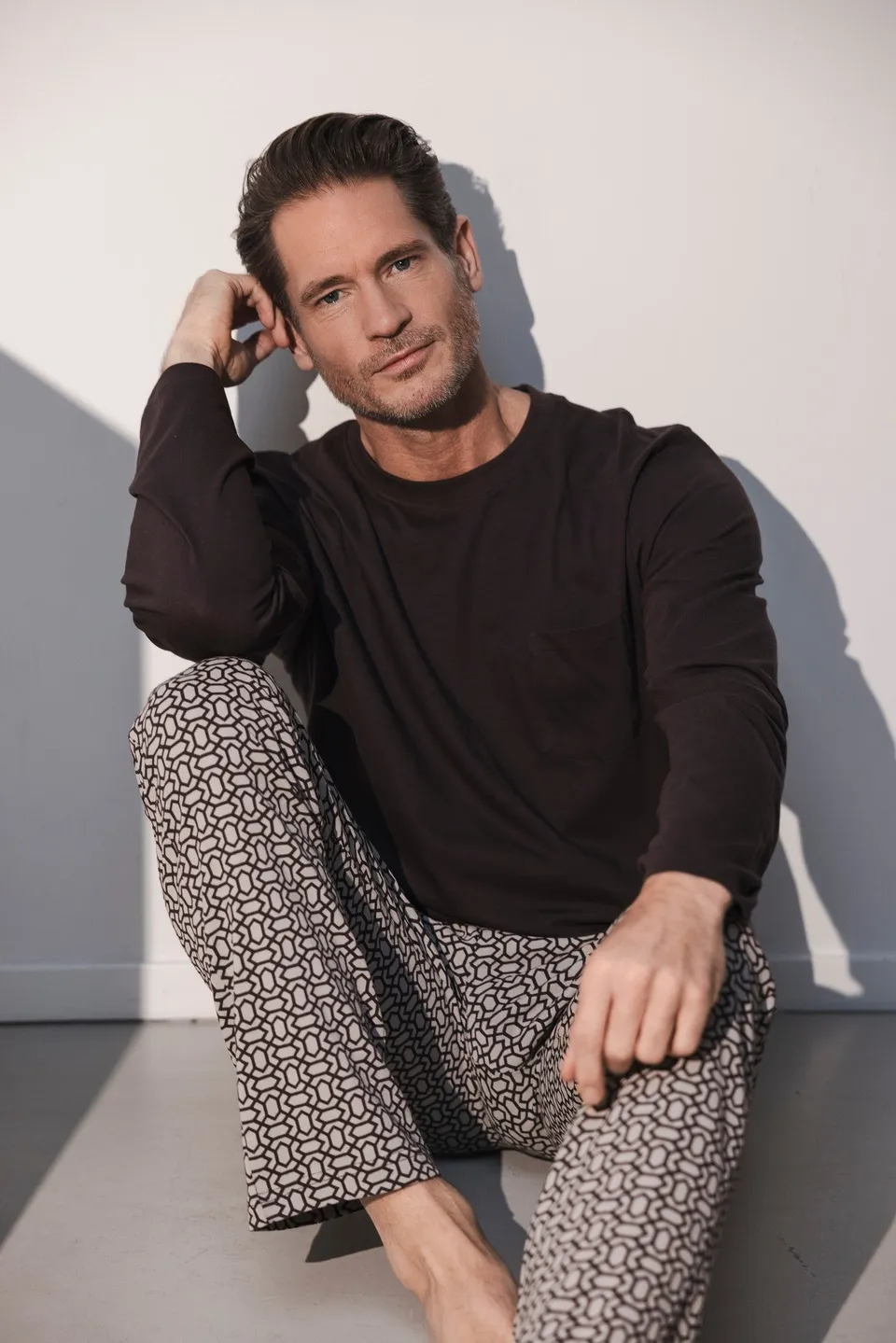 pastunette-urban-essence-herren-pyjama-braun-baumwolle image 1