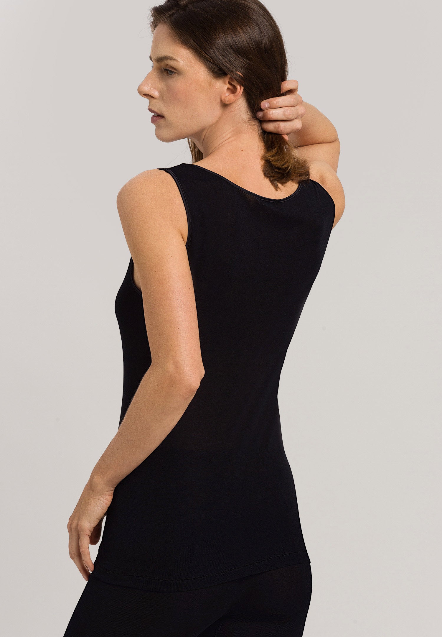 hanro-pure-silk-tank-top-black-seide-gr-e-m-nahtlos image 4