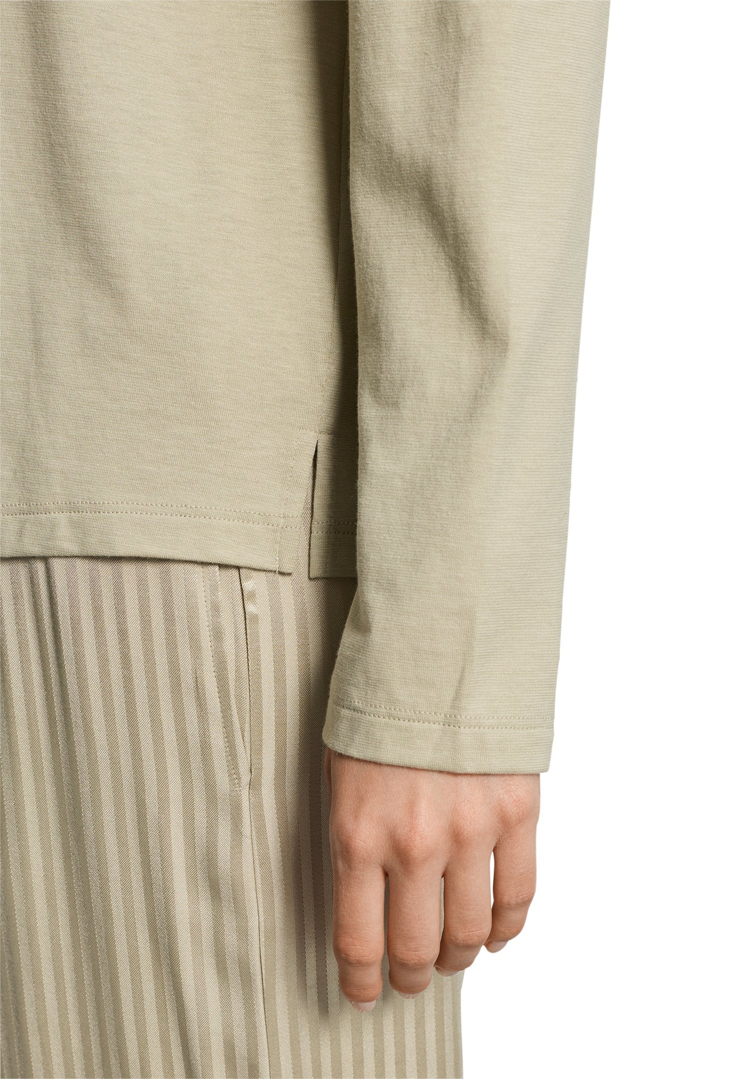 hanro-sleep-lounge-langarmshirt-olive-tencel-modal image 6