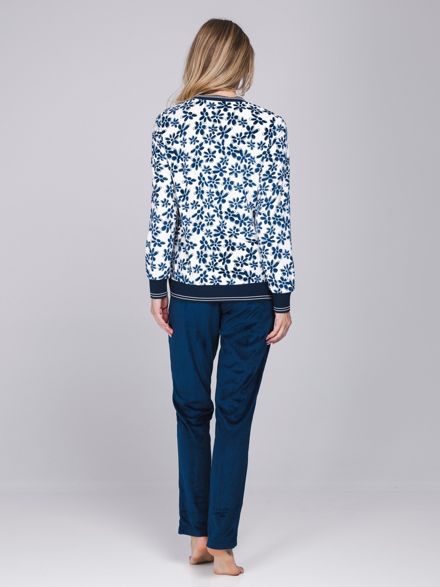 pastunette-nordic-bloom-pyjama-blau-fleece-velours image 5