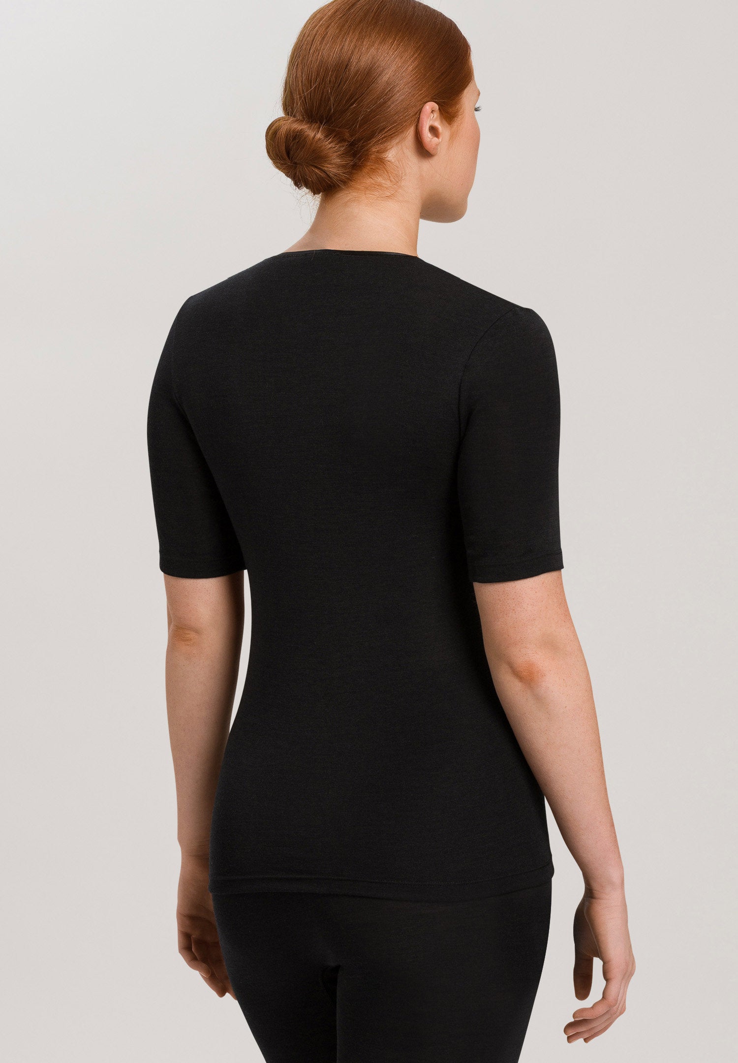 hanro-woolen-silk-kurzarm-shirt-schwarz-wolle-seide image 4