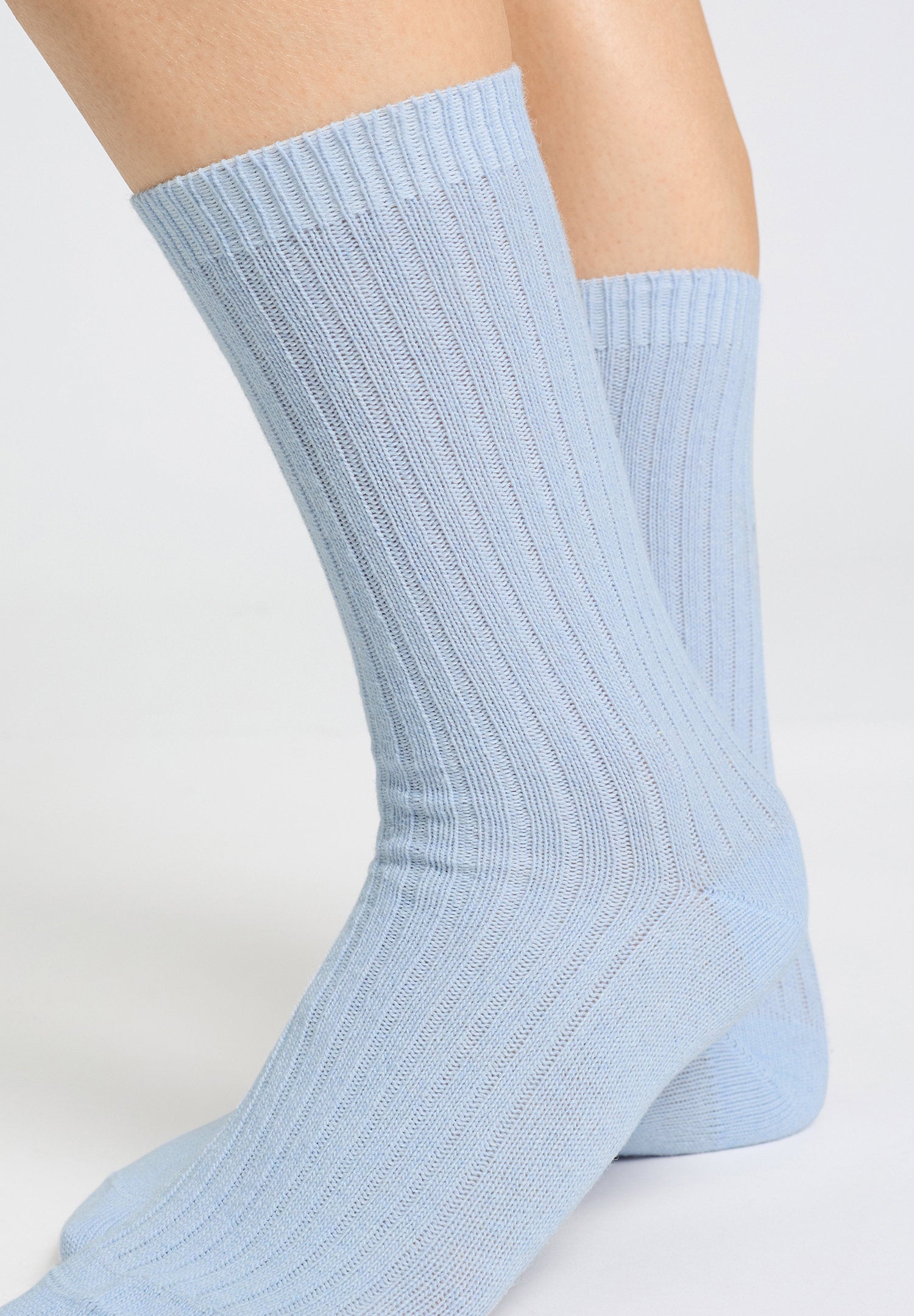 hanro-accessories-socken-kaschmir-chalky-blue image 6