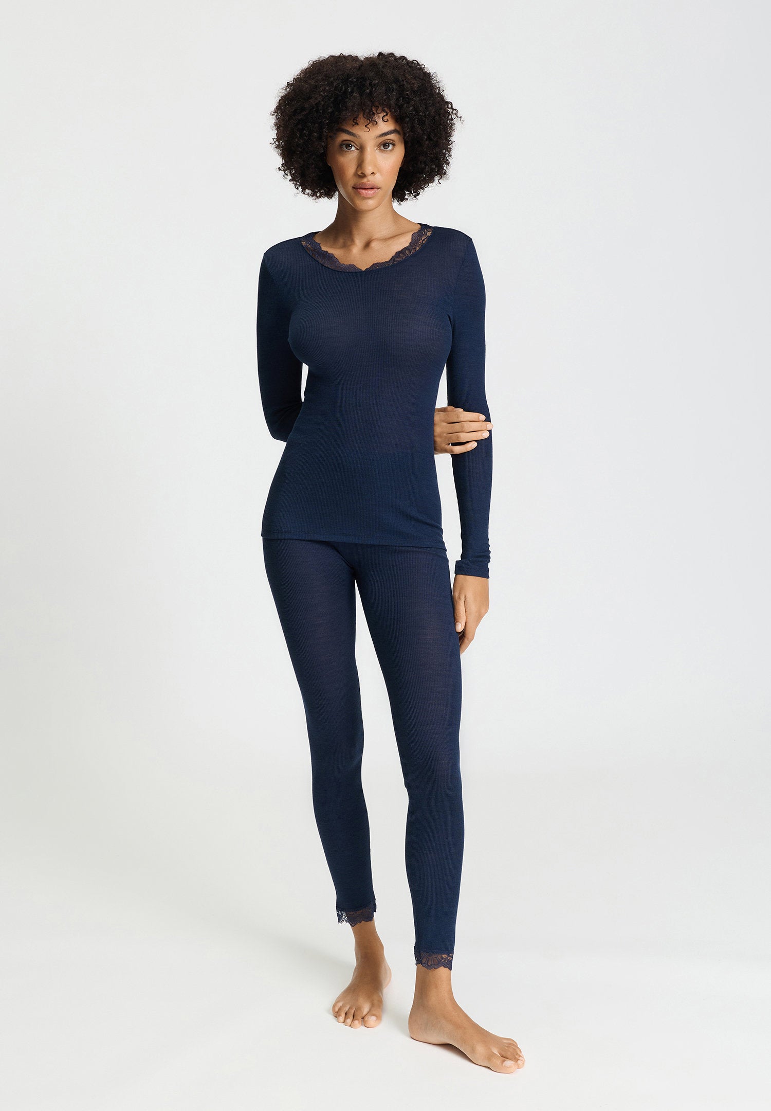 hanro-woolen-lace-langarmshirt-deep-navy-wolle-seide-spitze image 5