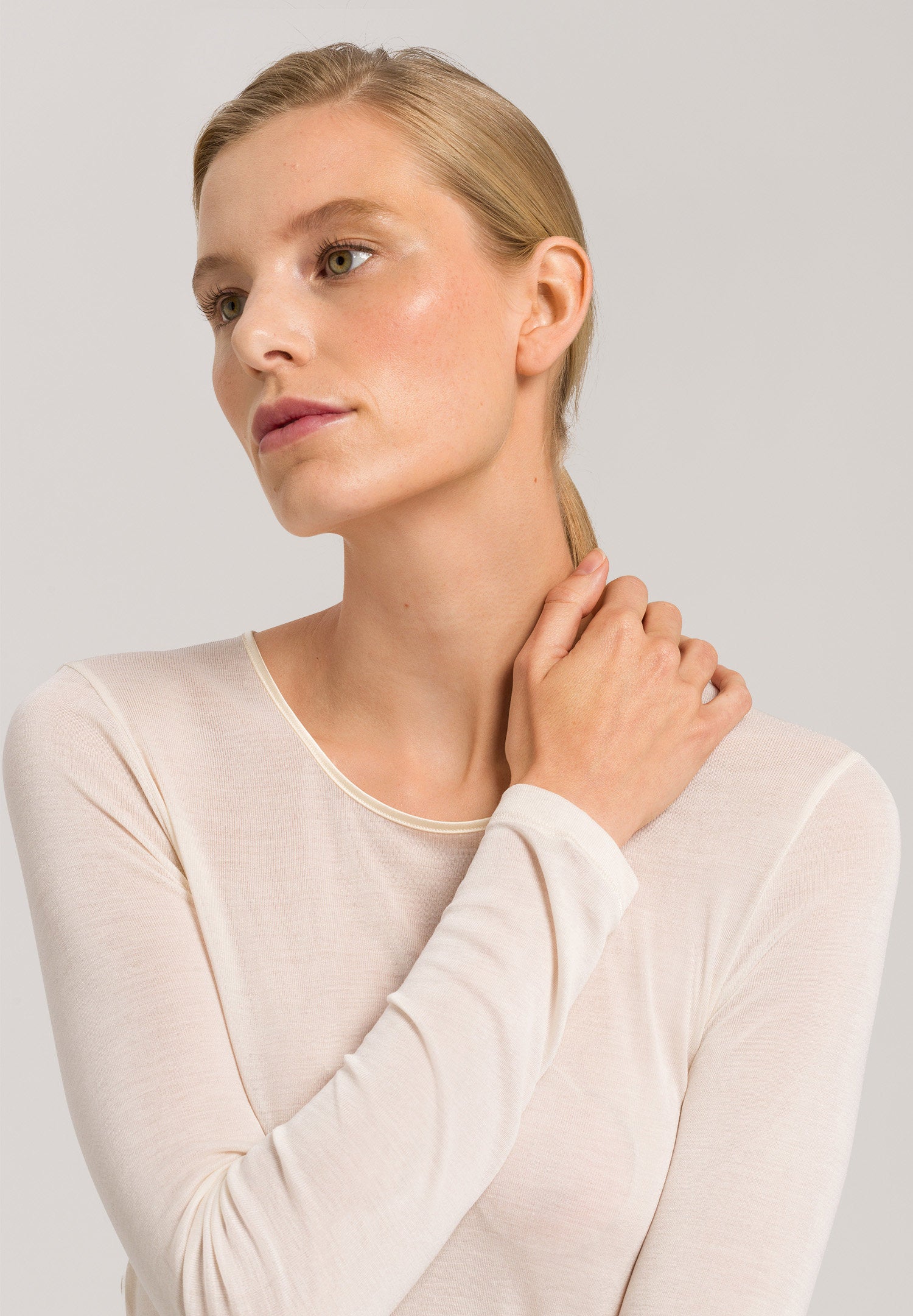 hanro-pure-silk-langarm-shirt-damen-creme-seide image 6