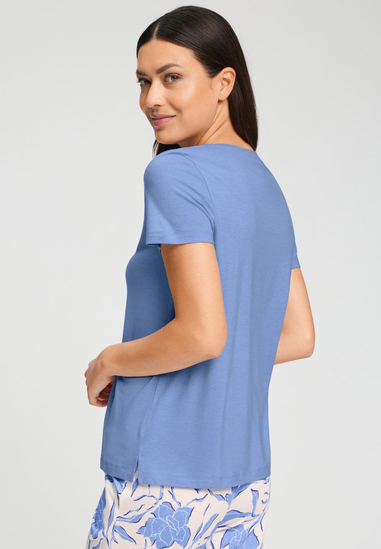 hanro-sleep-lounge-kurzarm-shirt-bluebird-tencel-modal image 4