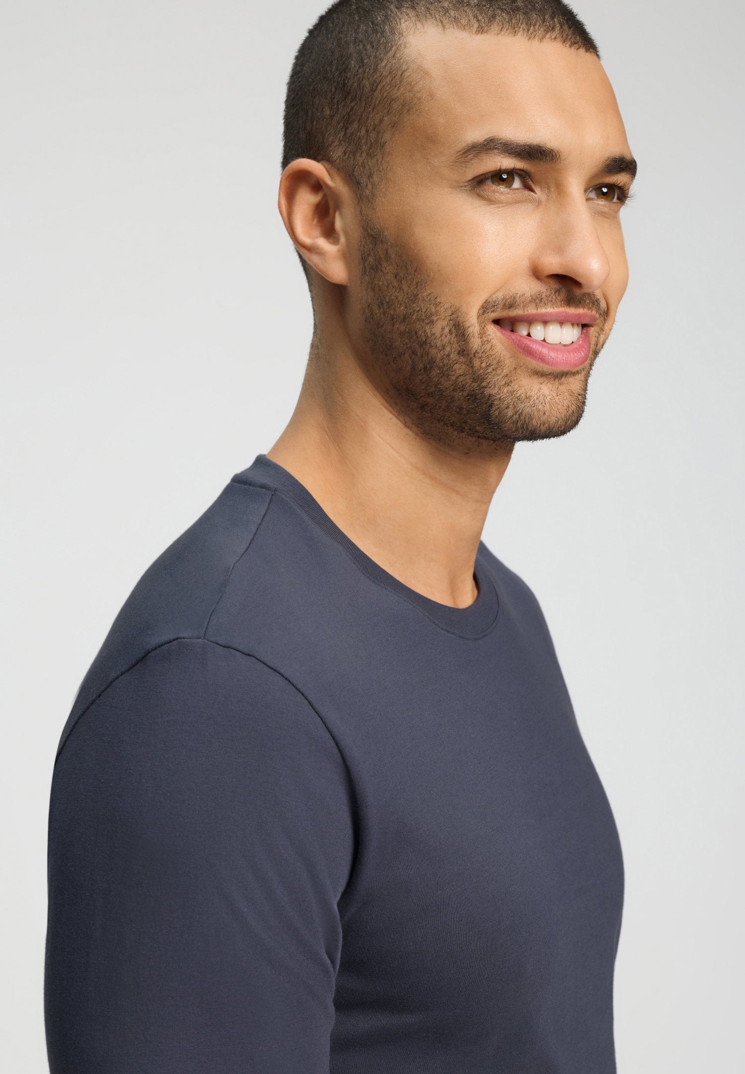 hanro-living-shirts-langarmshirt-stormy-gray-baumwolle image 6