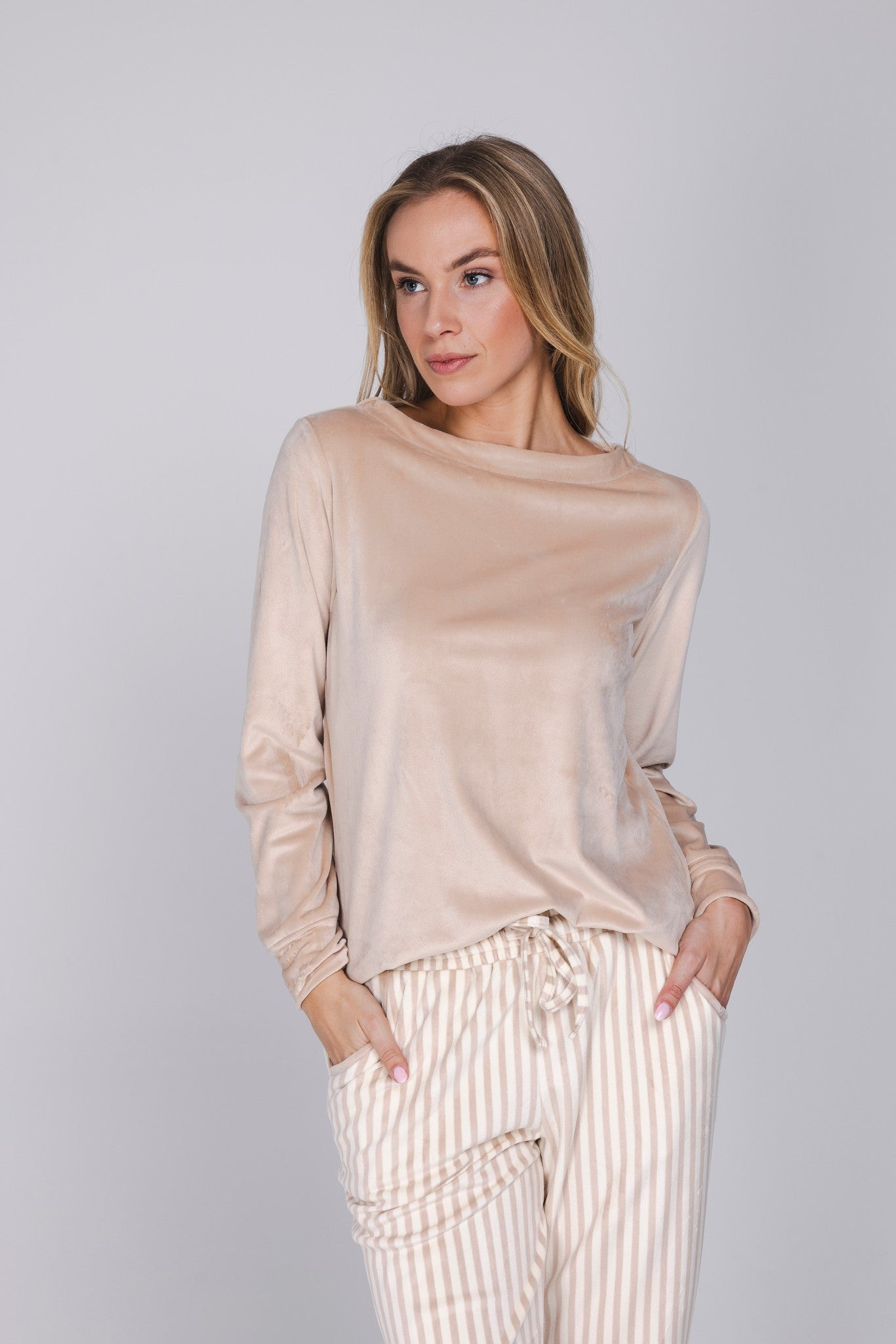 pastunette-softness-pyjama-beige-velours-damen-streifen image 6