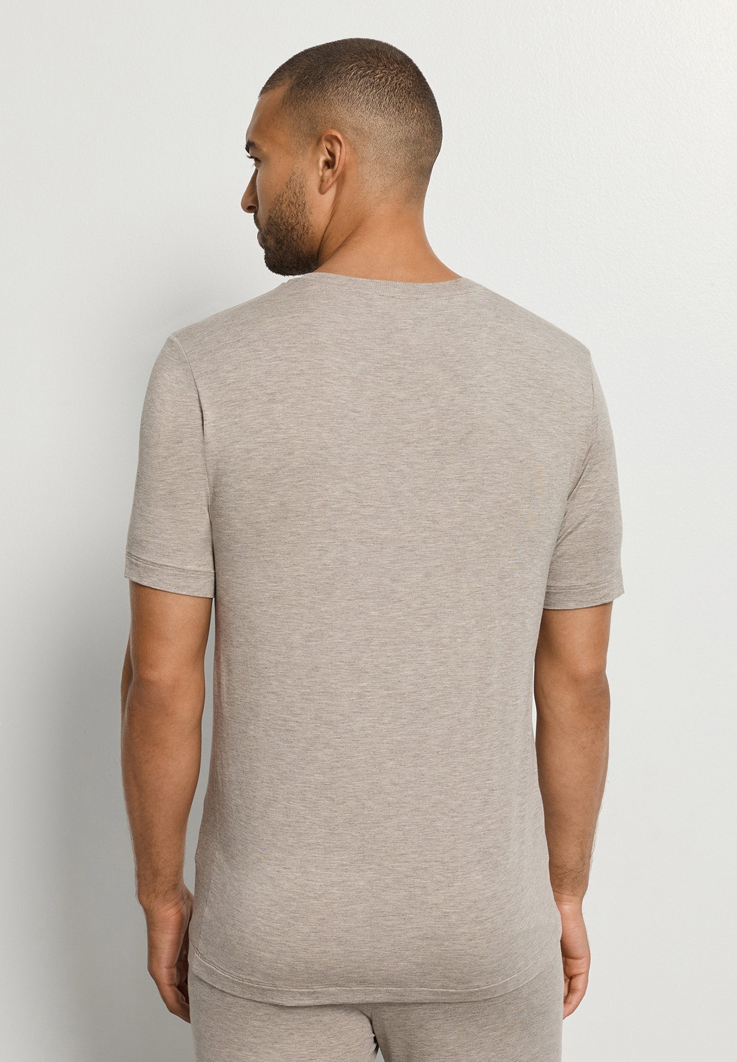 hanro-casuals-shirt-v-ausschnitt-braun-kurzarm-viskose image 4