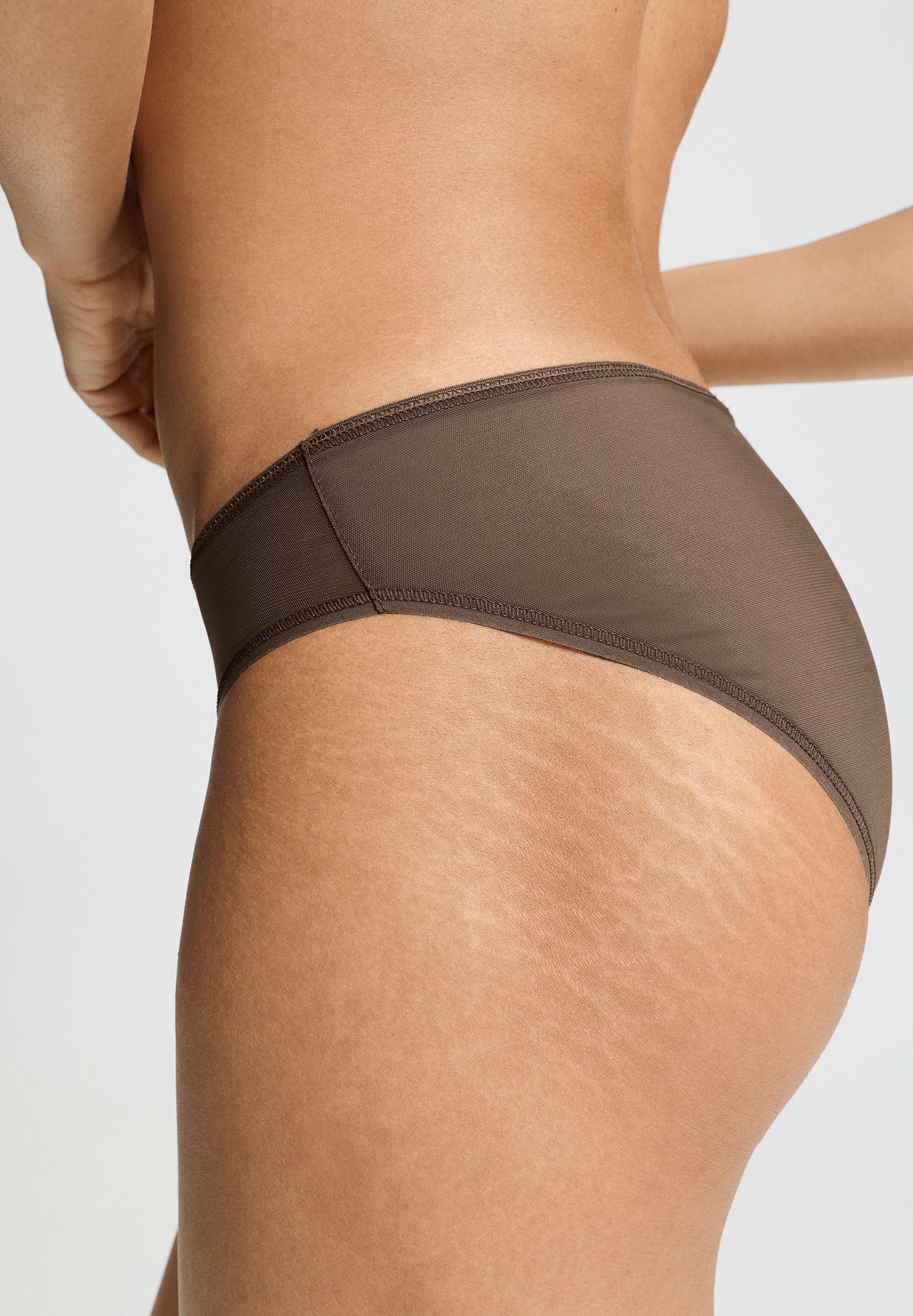 hanro-smooth-illusion-mini-slip-natural-teak-t-ll image 6