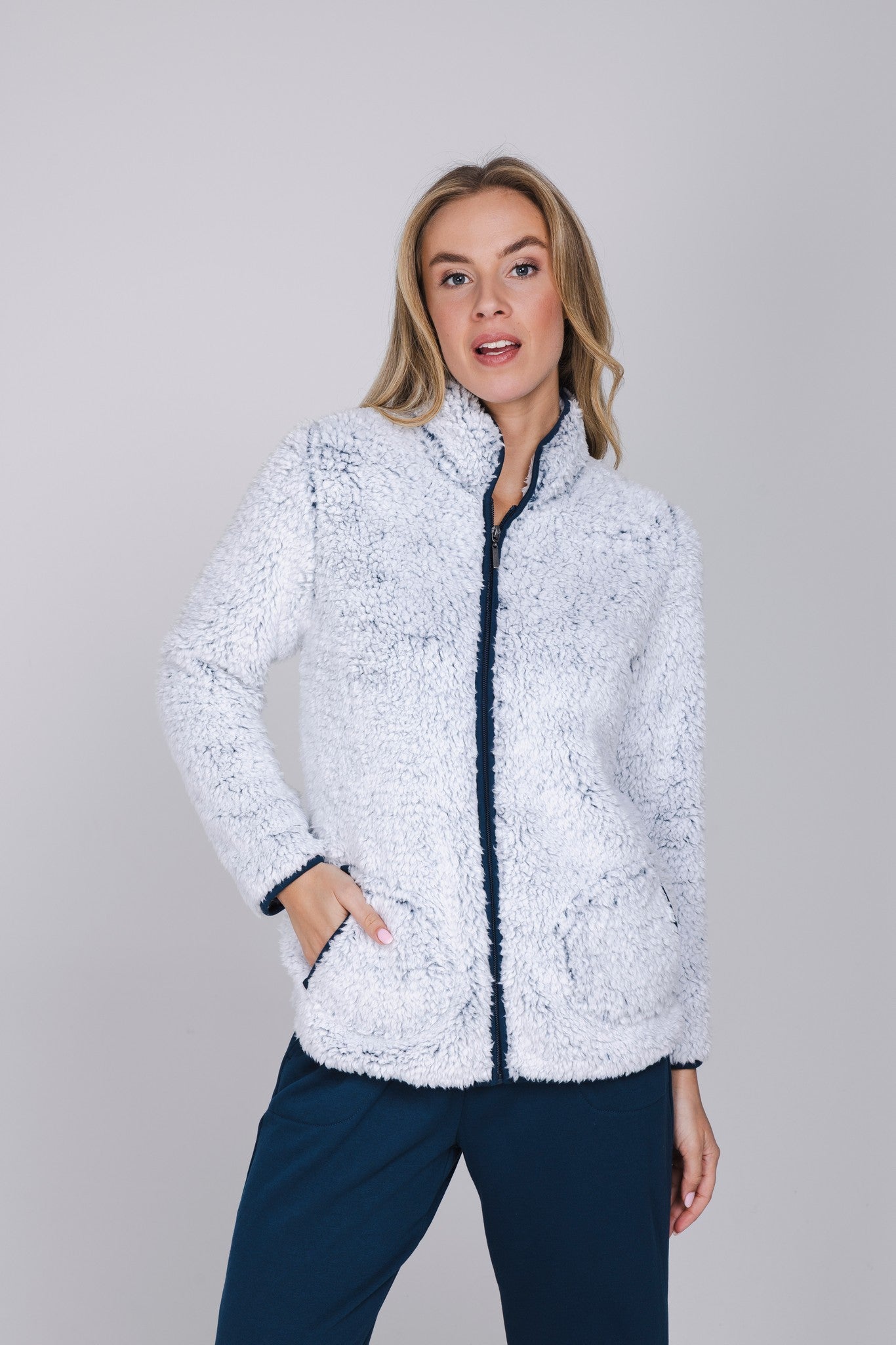pastunette-nordic-bloom-hausanzug-blau-teddy-fleece image 6